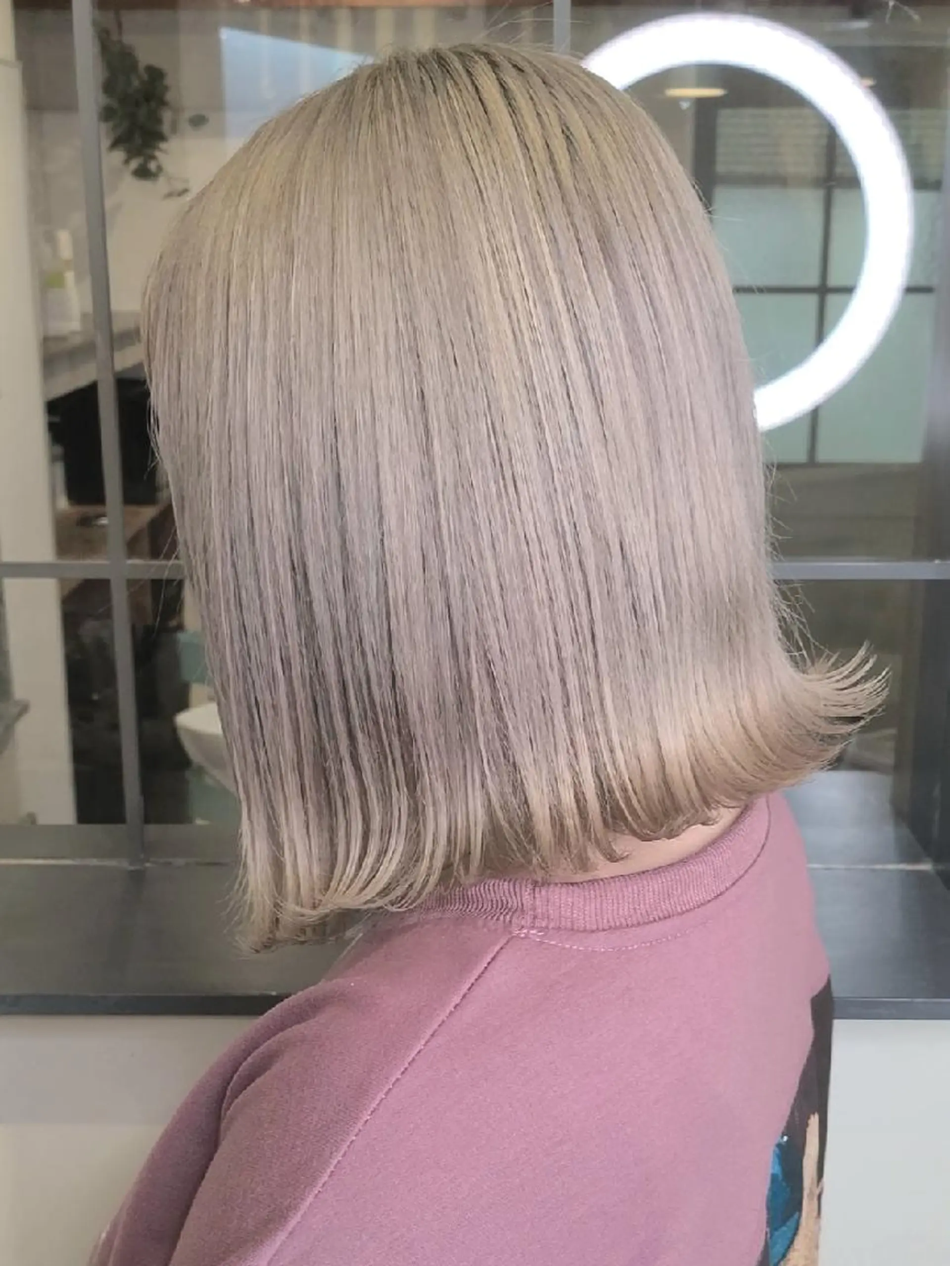 ショート カラー ベージュカラー ブリーチ ホワイトベージュ ヘアカラー トリートメント ブリーチカラー🌈 嘉名 真樹のヘアスタイル