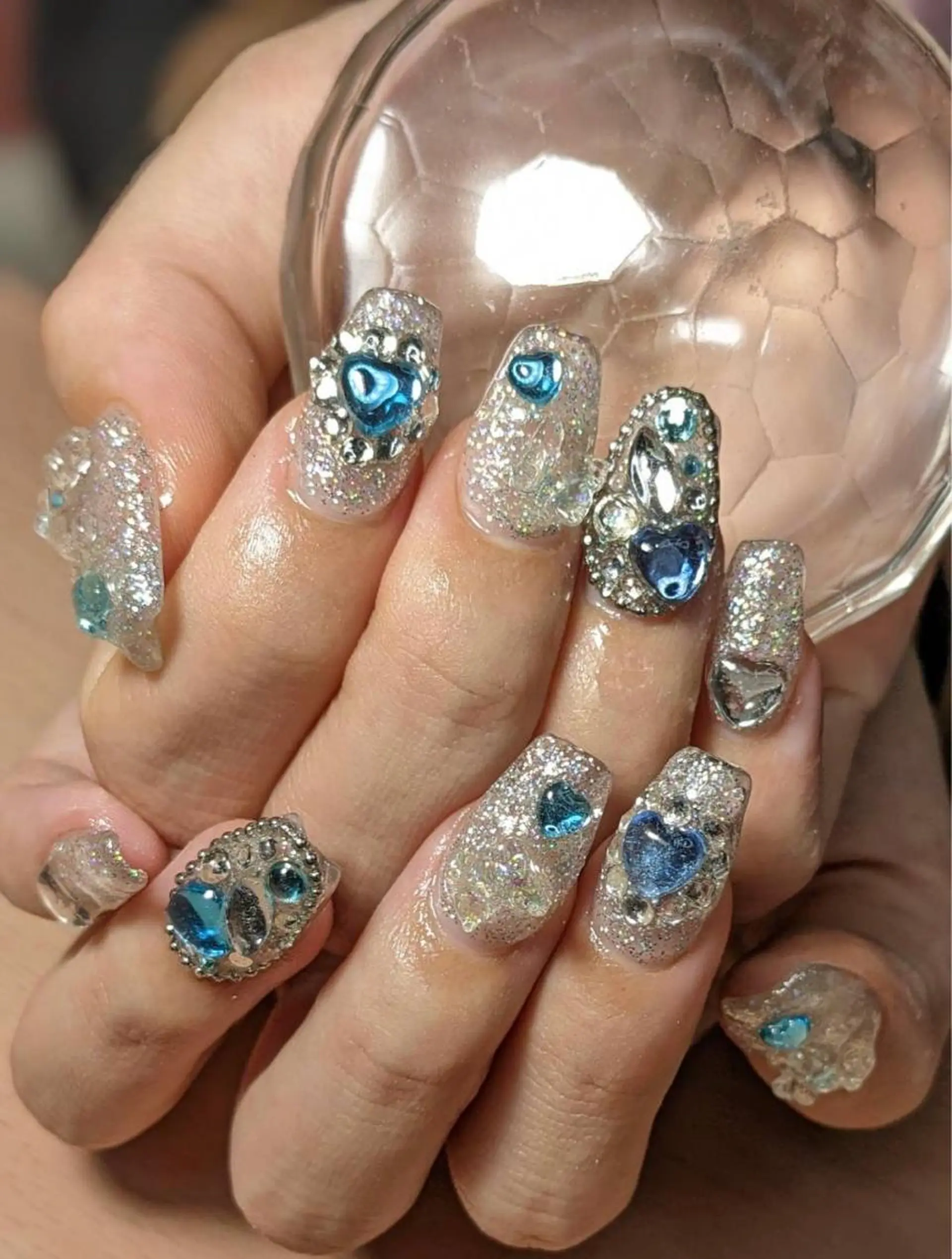 ネイル オーロラネイル ブルー ハート ラメ(グリッター) フラワー ムーンのネイルデザイン