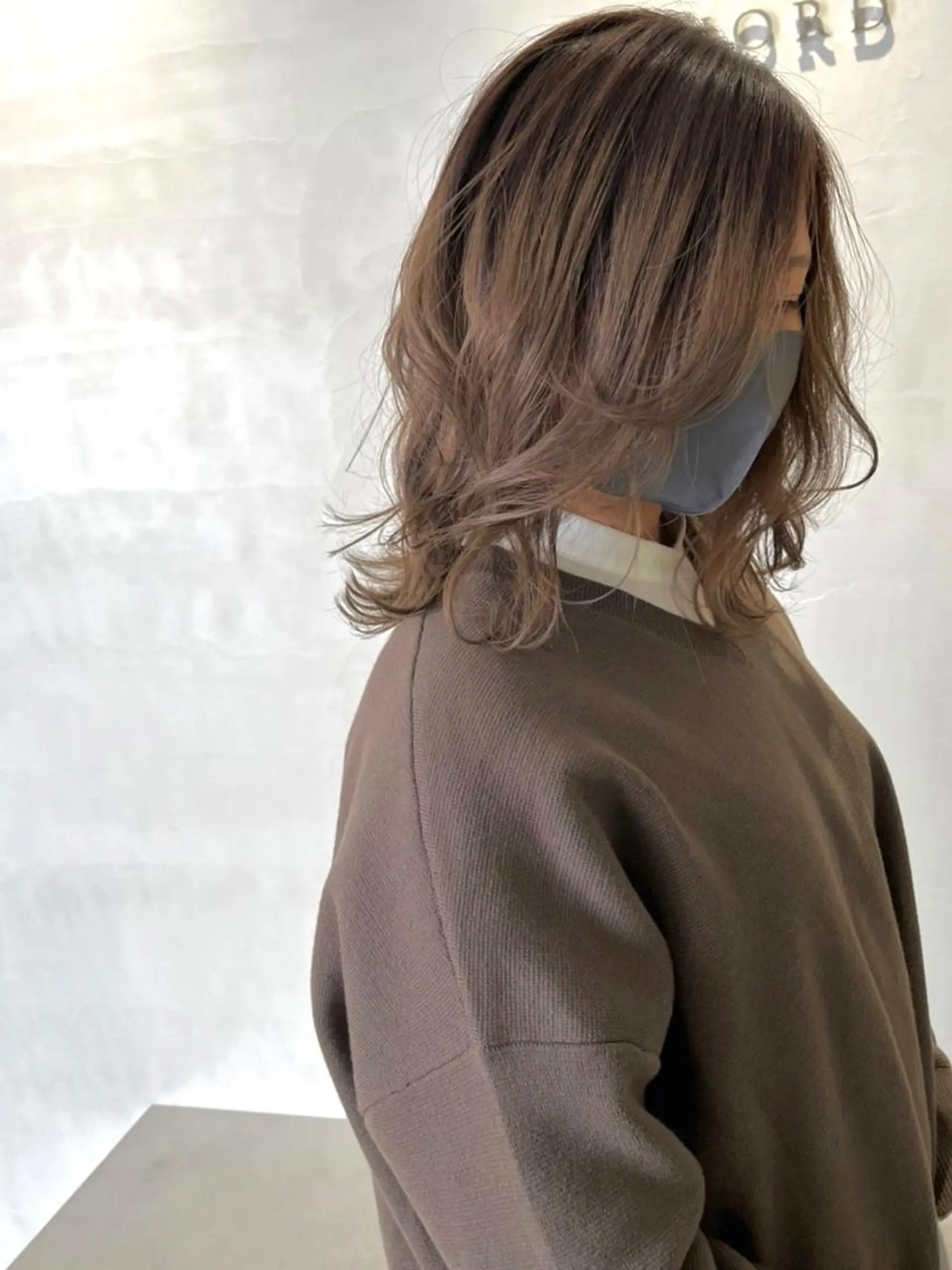 ミディアム カラー バレイヤージュ ベージュカラー ブリーチ ハイライトカラー ミルクティーベージュ カット ヘアカラー トリートメント 谷合 貴志のヘアスタイル