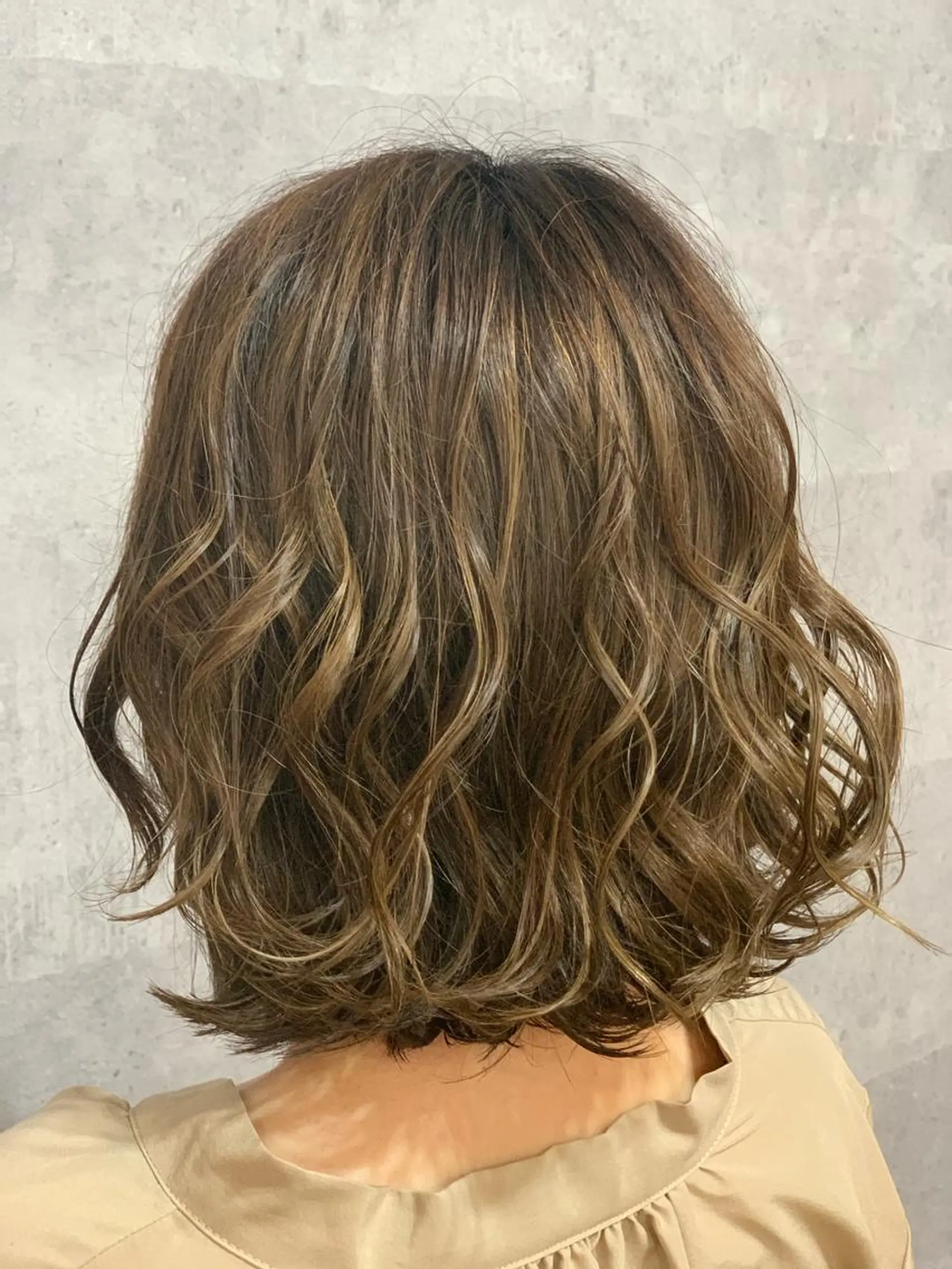 ミディアム SALOWIN心斎橋Suite店所属・ブリーチ毛にもできる 縮毛矯正|鷹司郎のヘアスタイル