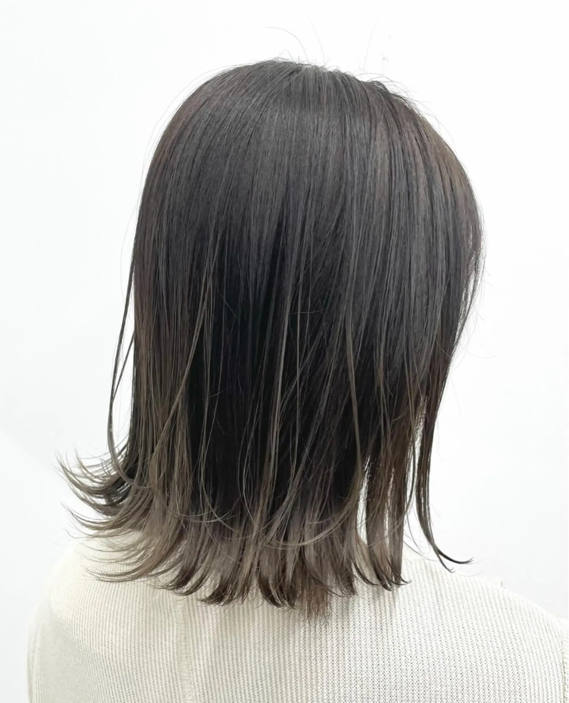 ミディアム カラー ヘアアレンジ バレイヤージュ グレージュ レイヤーカット 🦄インナーカラー 🦄貫井彩花のヘアスタイル