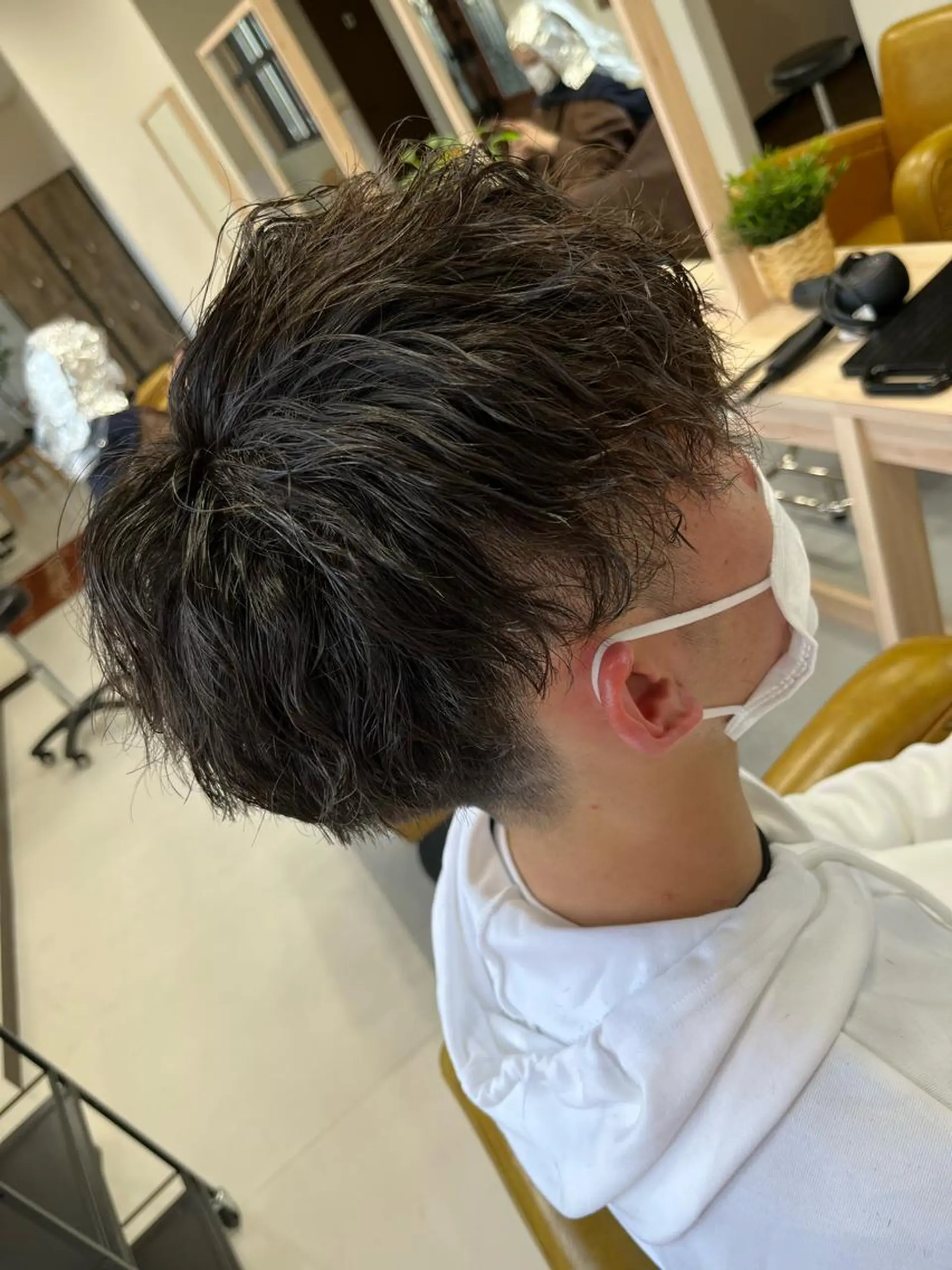 ショート パーマ メンズ 峯 渉人のヘアスタイル