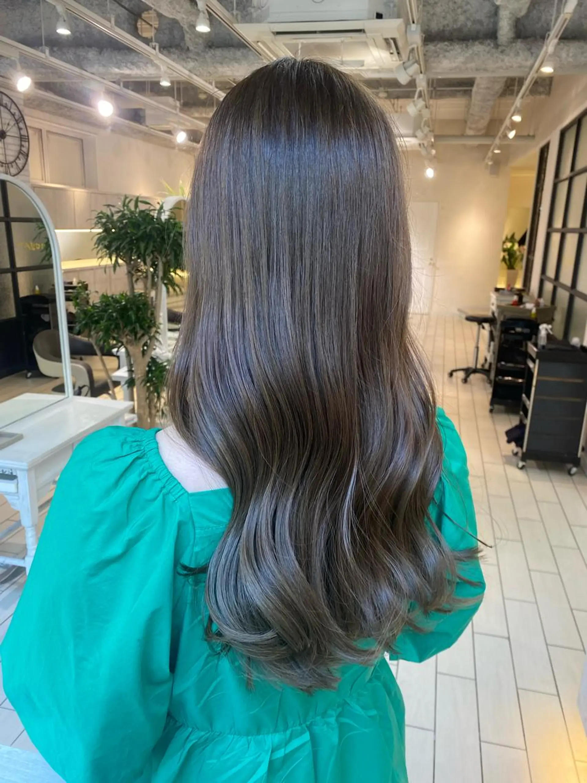 セミロング 稲川 弥生のヘアスタイル