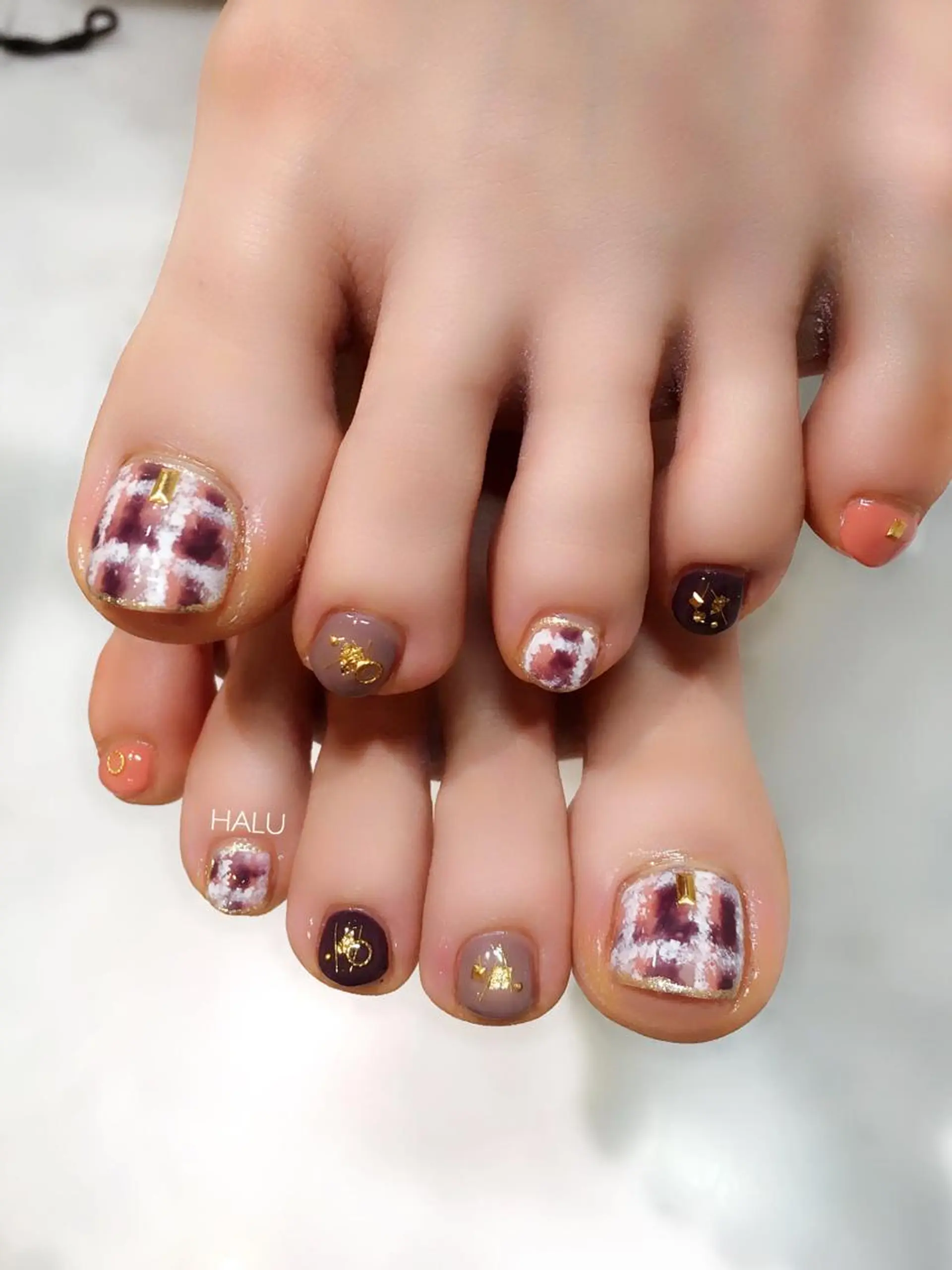 ネイル カジュアル ゴールド HALU ハルのネイルデザイン