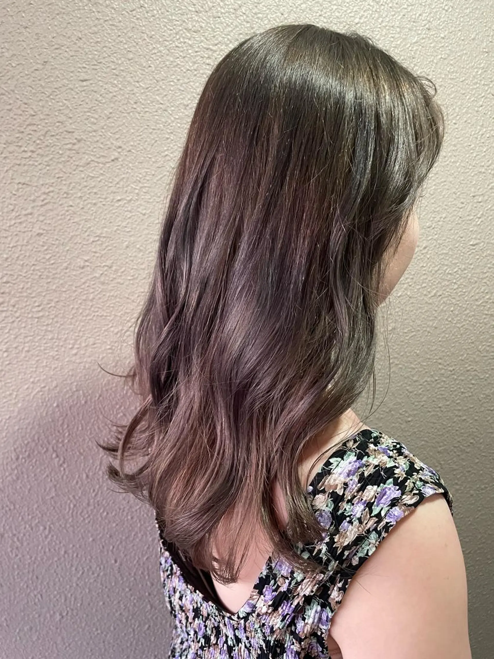 セミロング カラー ブリーチ グレージュ ラベンダーカラー ラベンダーグレージュ ラベンダーグレー サダハルカ ｜chouetteのヘアスタイル