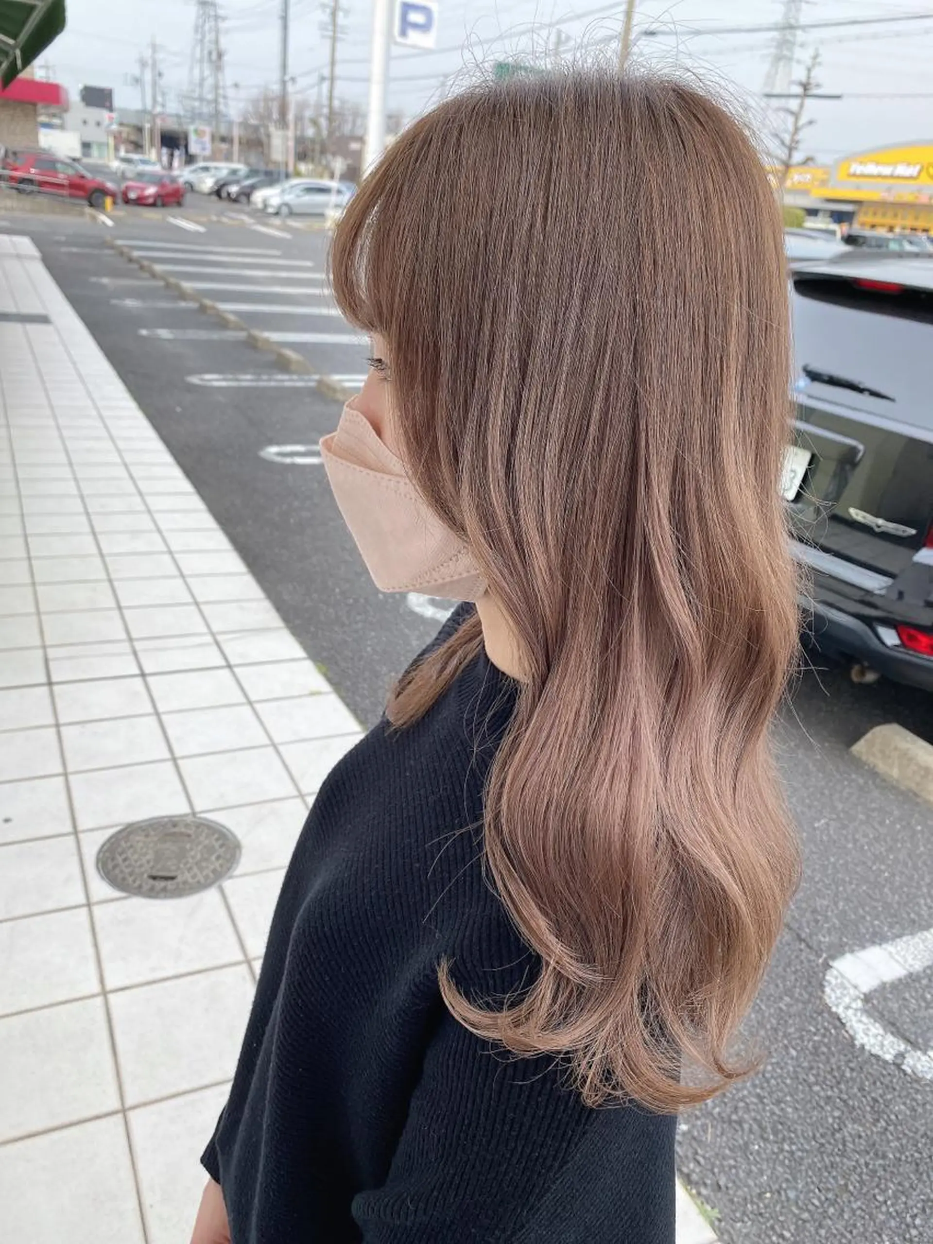セミロング カラー ブリーチ グレージュ ミルクティーグレージュ ヘアカラー 具志 正太のヘアスタイル