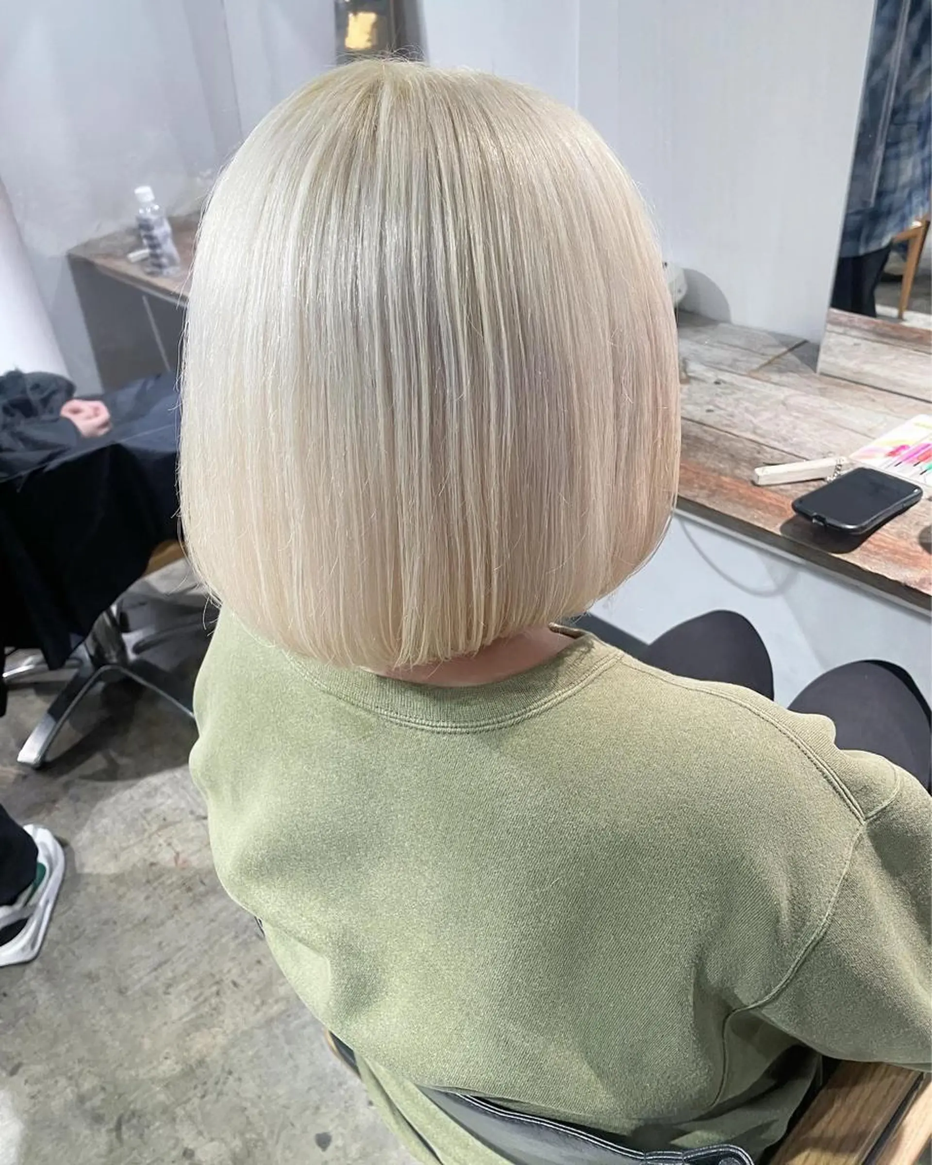 ミディアム カラー シルバー ホワイトシルバー ボブ ヘアカラー トリートメント ハイトーン/レイヤー /ケアブリーチ石川治のヘアスタイル