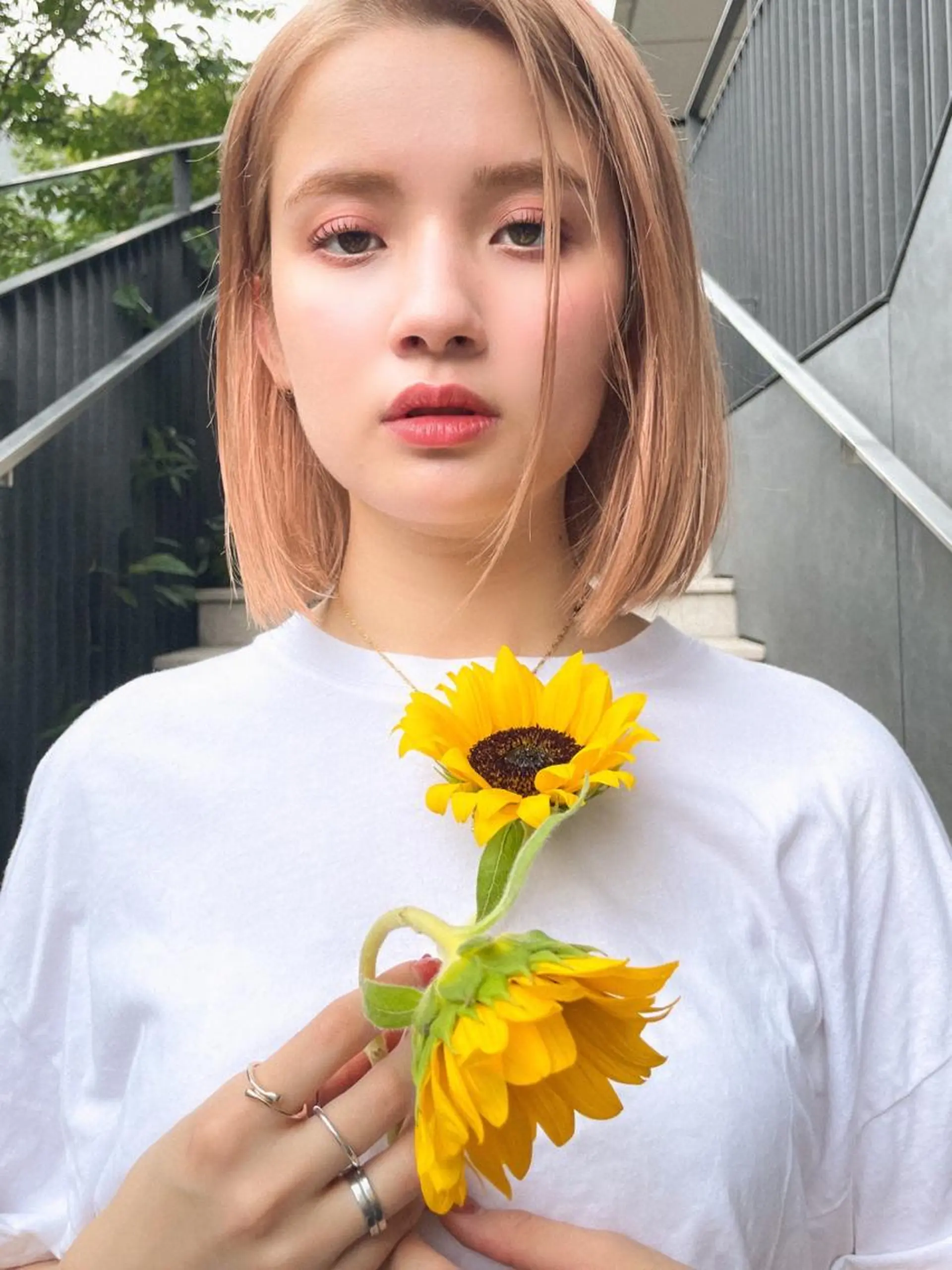 ショート yelm所属・🫒オリーブカラー ミディアムレイヤー✨のヘアスタイル