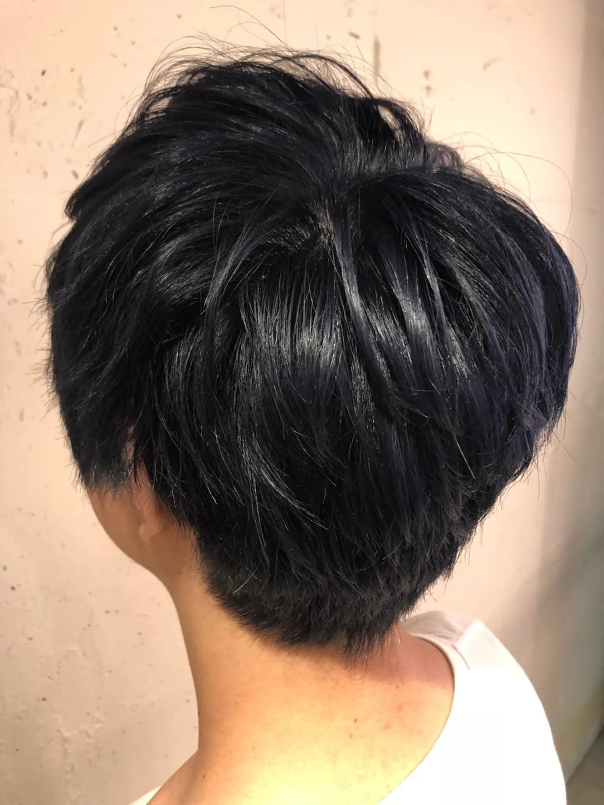 カラー メンズ 黒髪 ブルーカラー ブルーブラック インナーカラー🫶 オタク美容師 山本のヘアスタイル