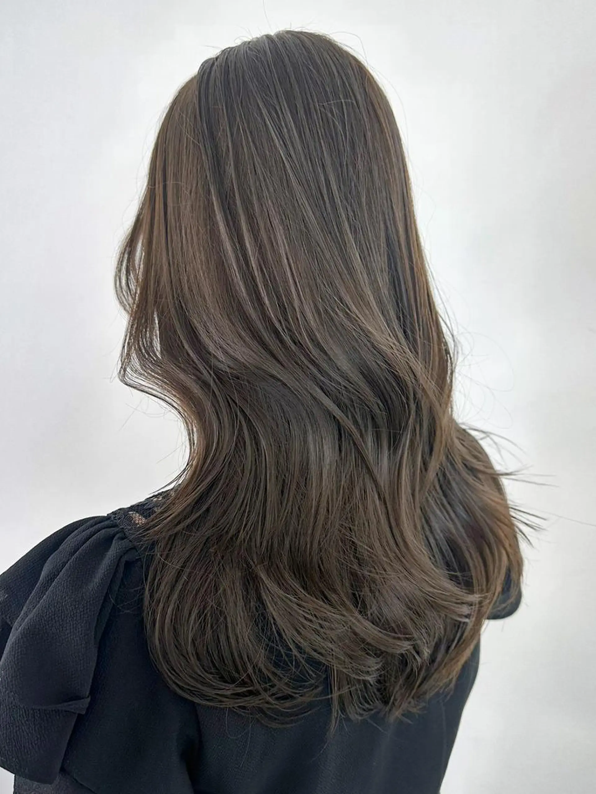 カラー セミロング ブラウンカラー チョコレートブラウン カット ヘアカラー トリートメント ITby ALBUM 北千住店のヘアスタイル