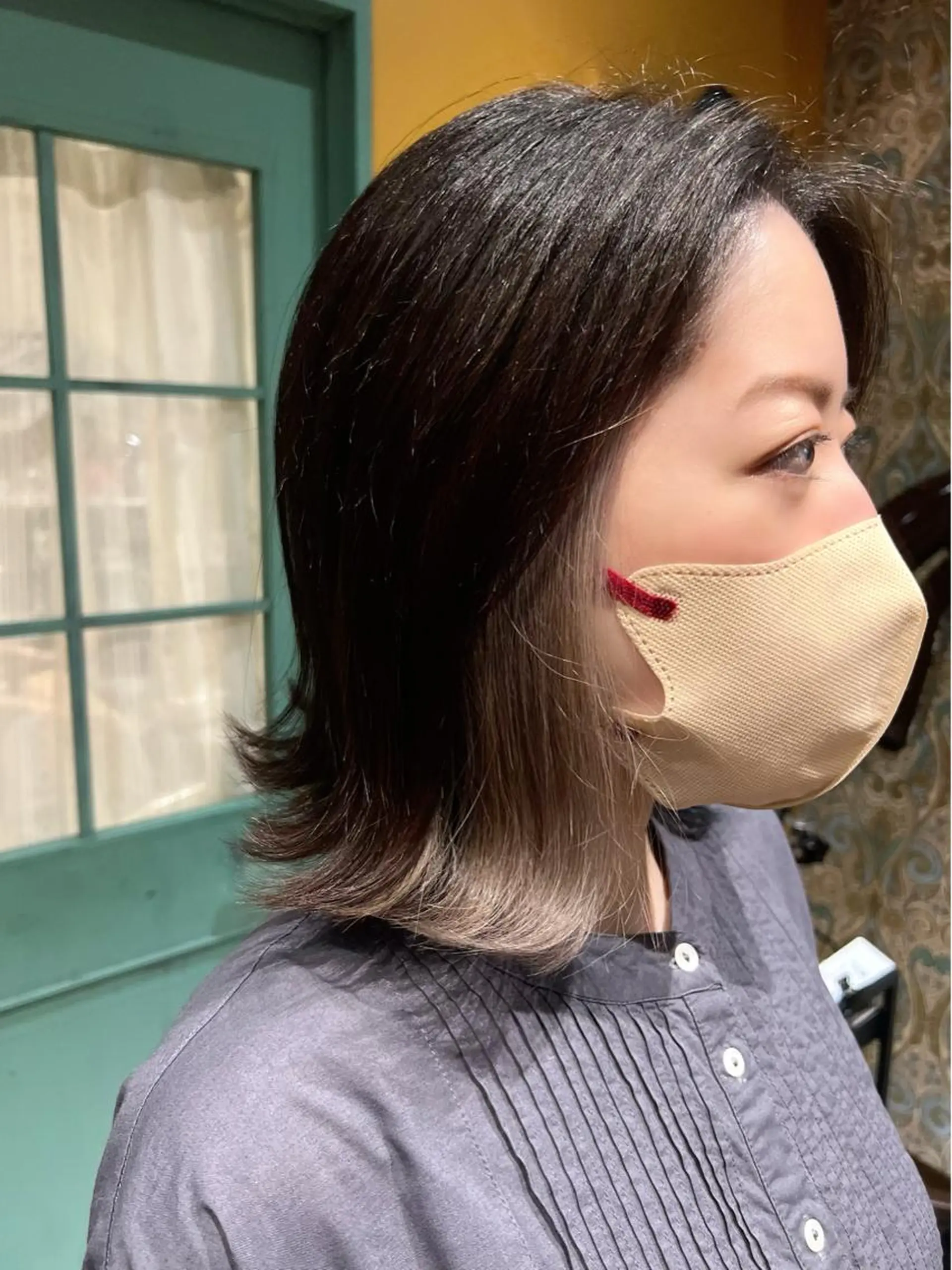 ミディアム カラー グレージュ インナーカラー moco by doll所属・PON　ハイトーン ショートカット心斎橋のヘアスタイル