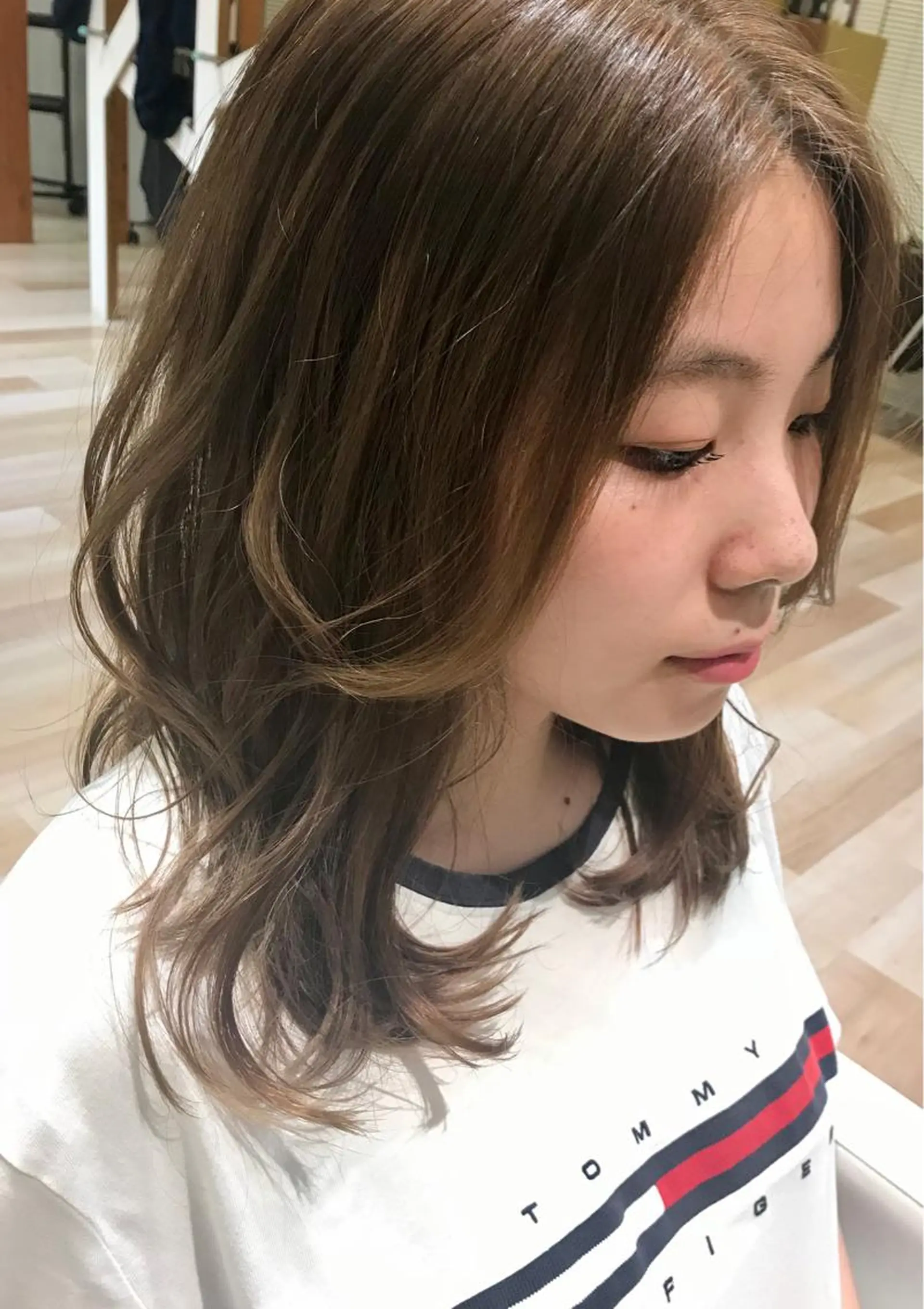 セミロング カラー ベージュカラー 透明感カラー ブリーチ/レイヤー 🌻Mutsumiのヘアスタイル