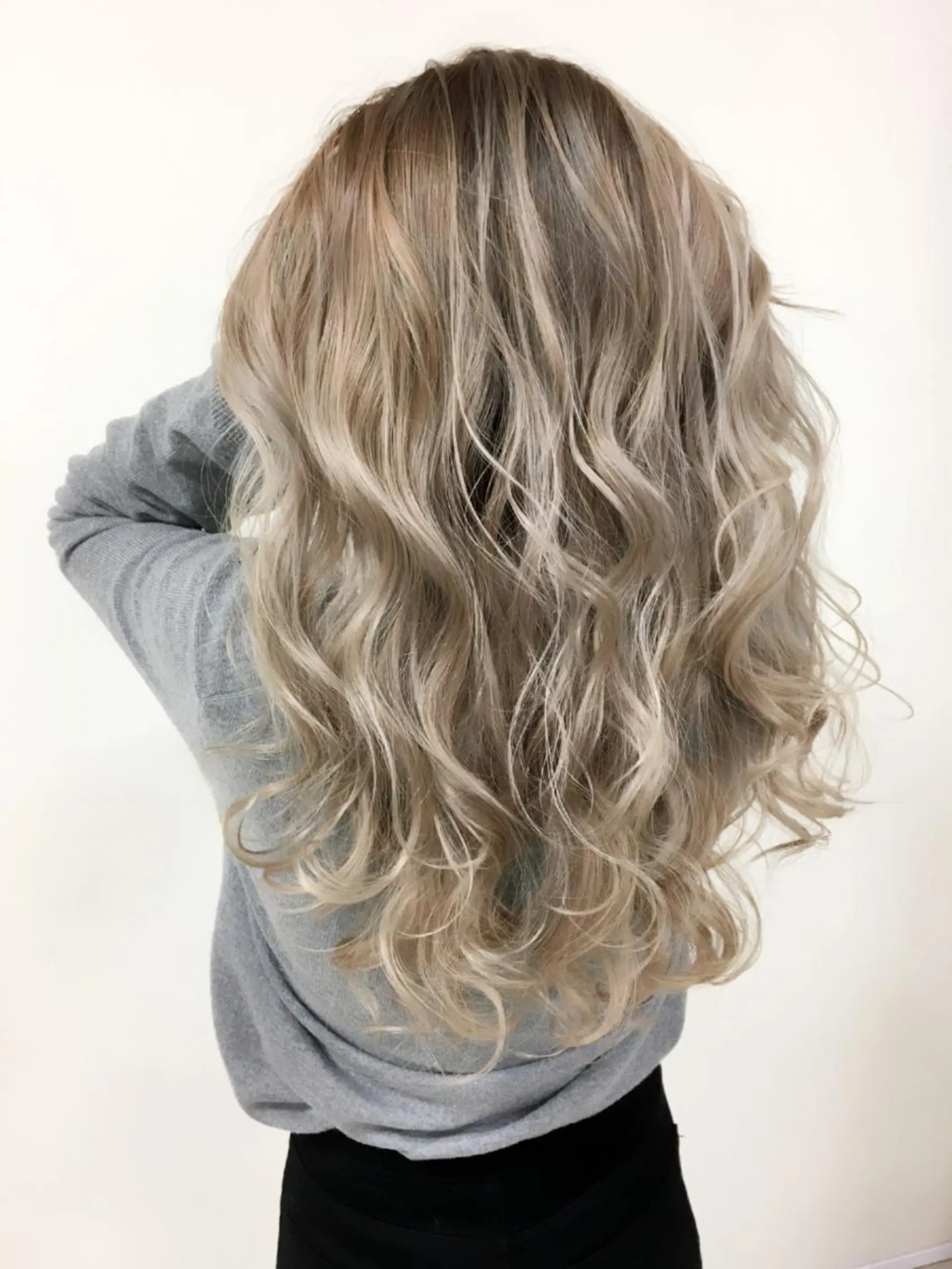 ロング カラー バレイヤージュ ベージュカラー レイヤーカット ヘアカラー トリートメント Beach private salon所属・Beach 代表 KENTAのヘアスタイル