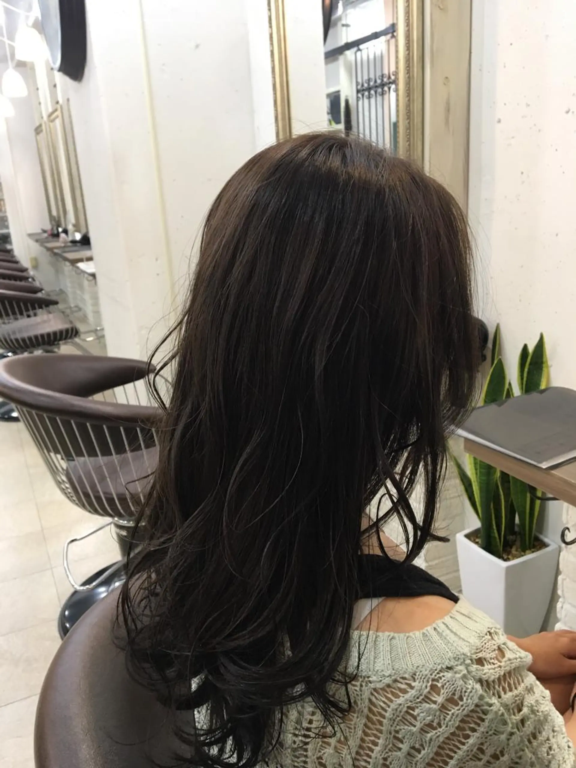 セミロング カラー ブルーカラー ブルージュ 透明感カラー 早坂 裕真のヘアスタイル