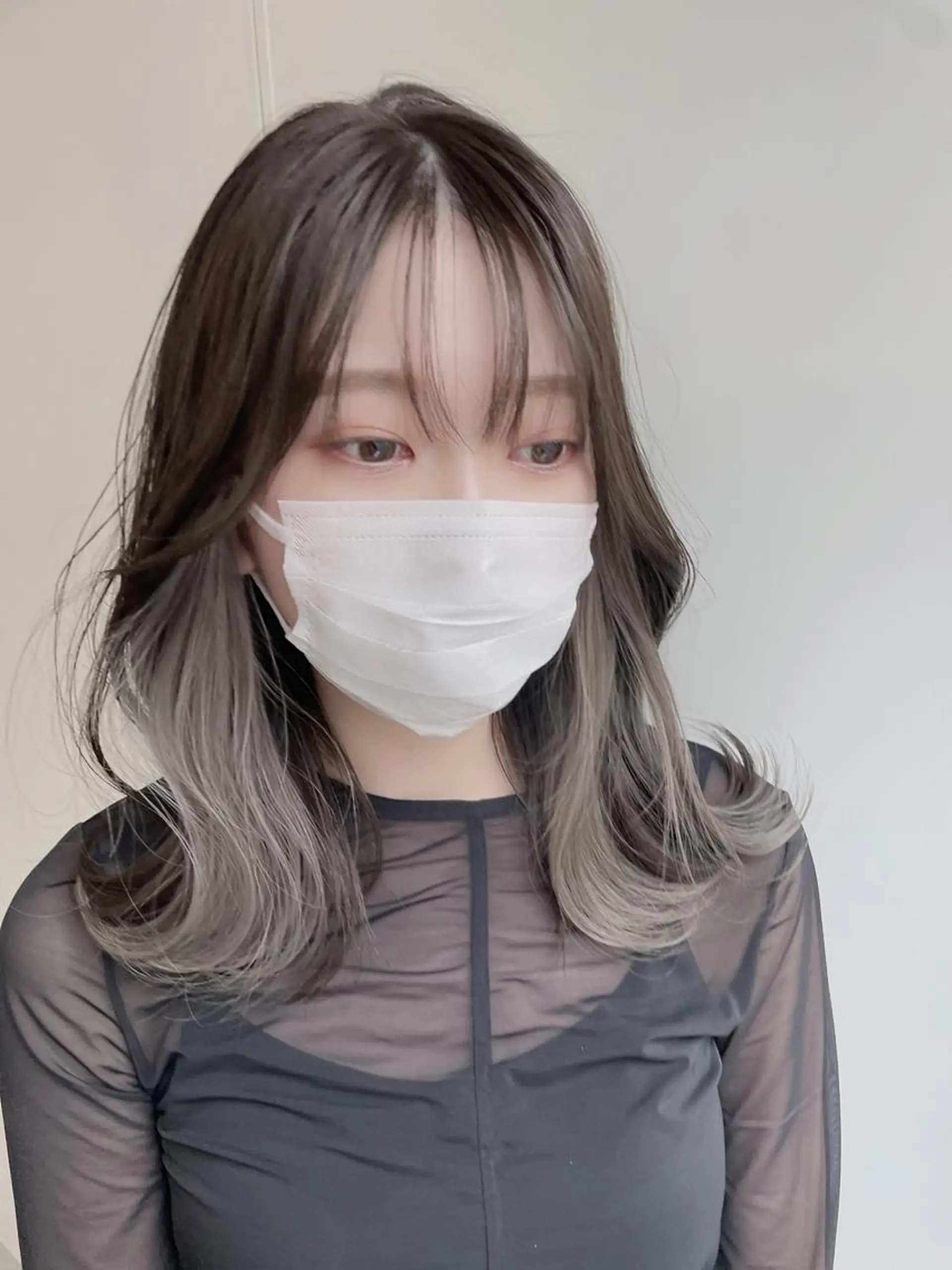 ミディアム カラー イヤリングカラー 韓国レイヤー 似合わせカラーのヘアスタイル