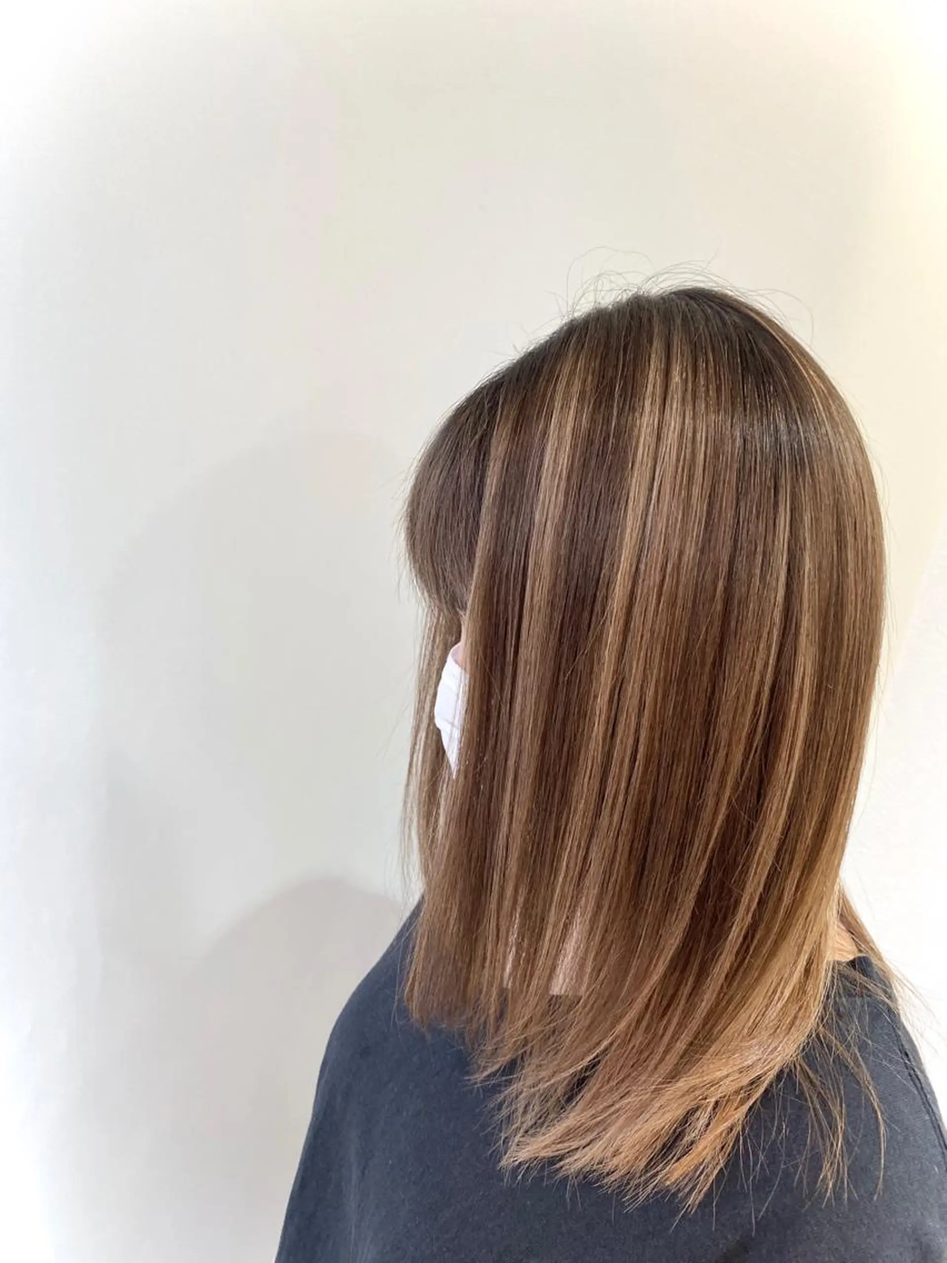 セミロング カラー バレイヤージュ ハイライトカラー ハイライト レイヤーカット ヘアカラー トリートメント Kazu .Kのヘアスタイル