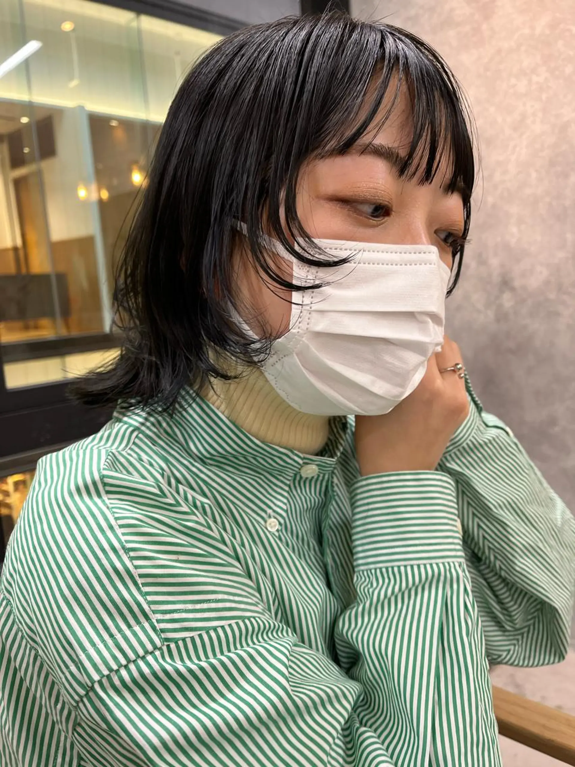 ミディアム カラー グレージュ ネイビーカラー ボブ ウルフカット ウルフボブ 細川 夕利亜のヘアスタイル