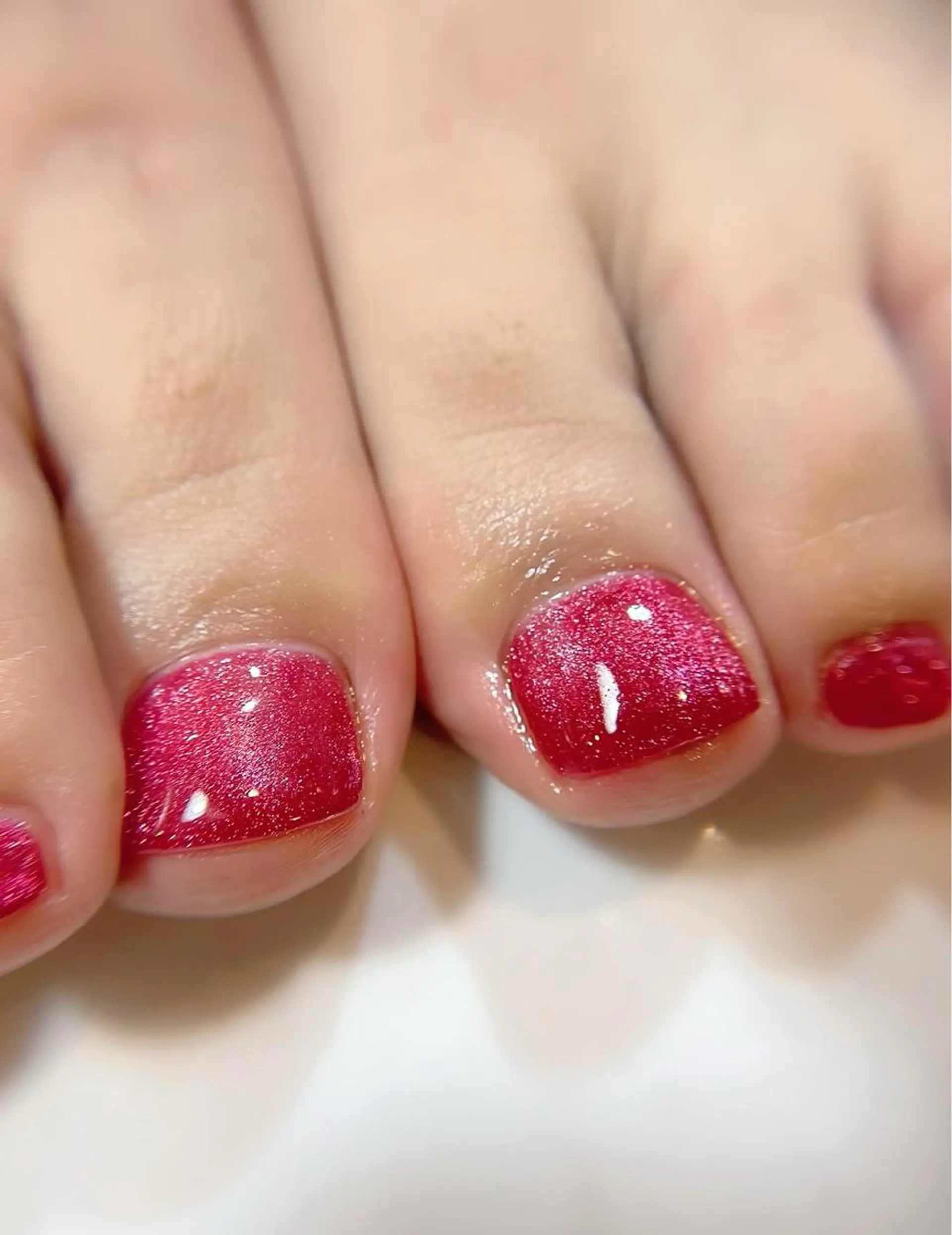 ネイル フットネイル ジェルネイル マグネットネイル 赤色 PRIMO🐈🌱 マツパ/黒ティントのマツエク・マツパデザイン