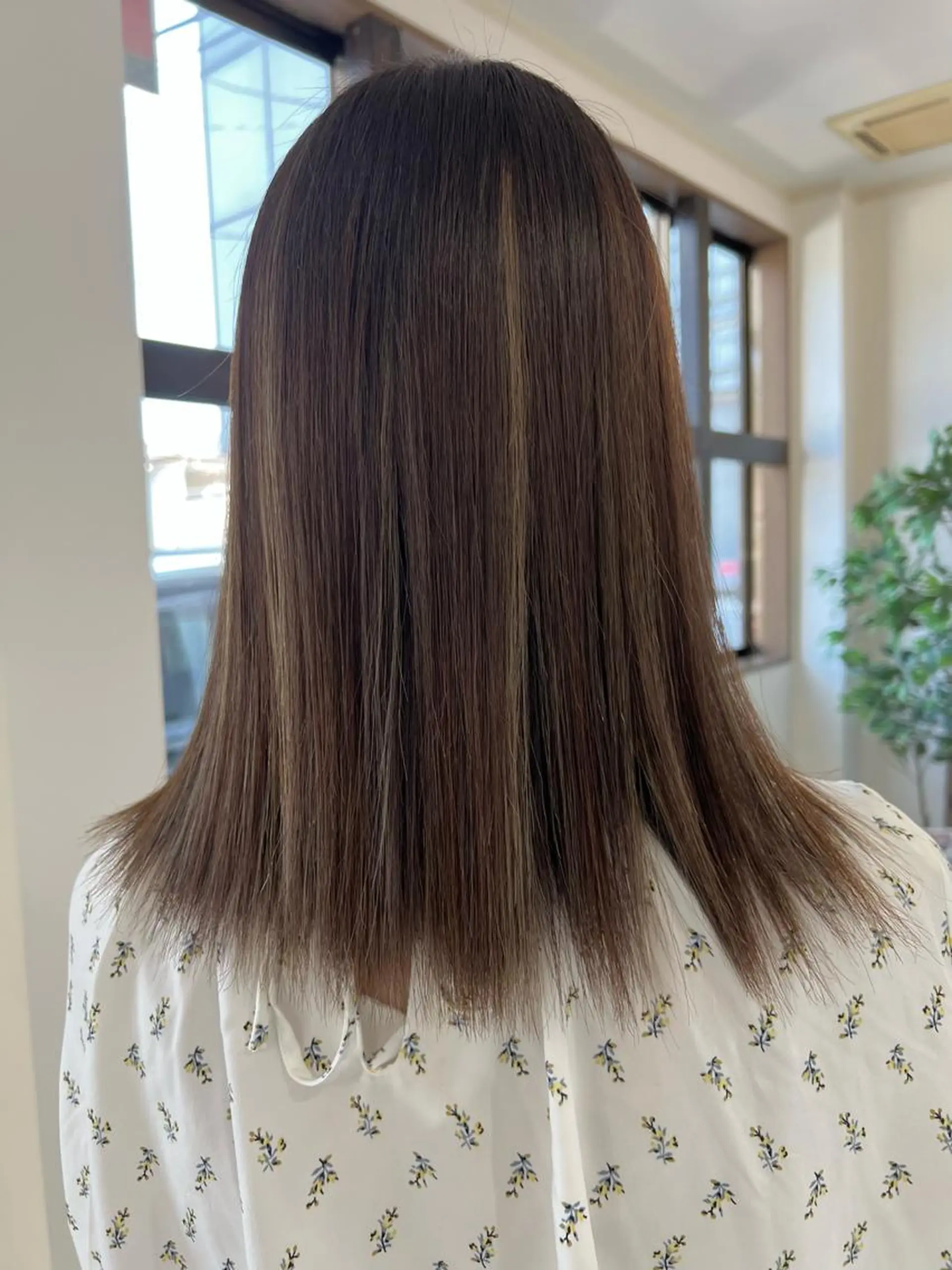 ミディアム 松本 菜那のヘアスタイル