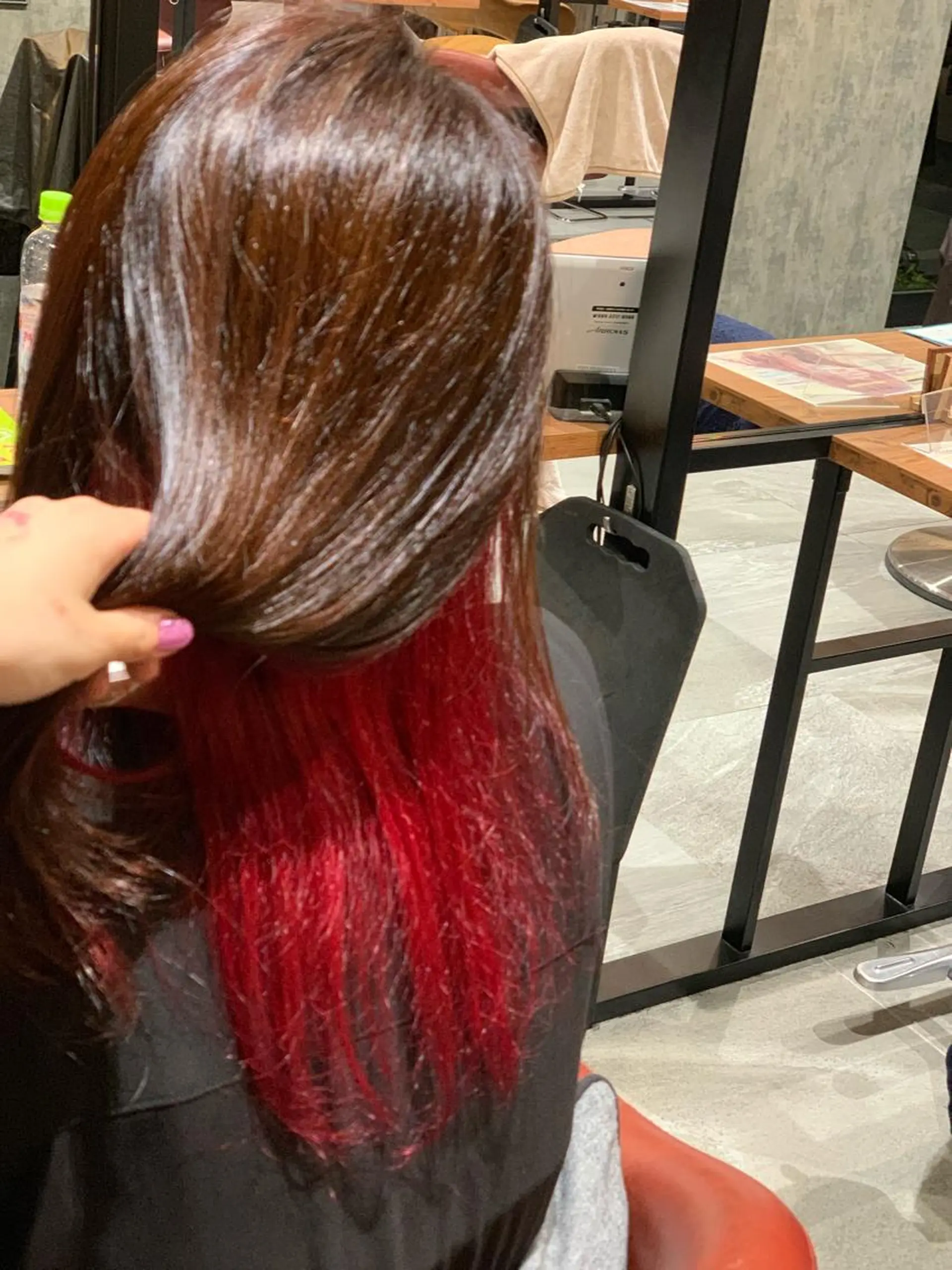 カラー ブリーチ ブラウンカラー ココアブラウン ダブルカラー グレージュ earth ノノカ 柔らかベージュカラーのヘアスタイル