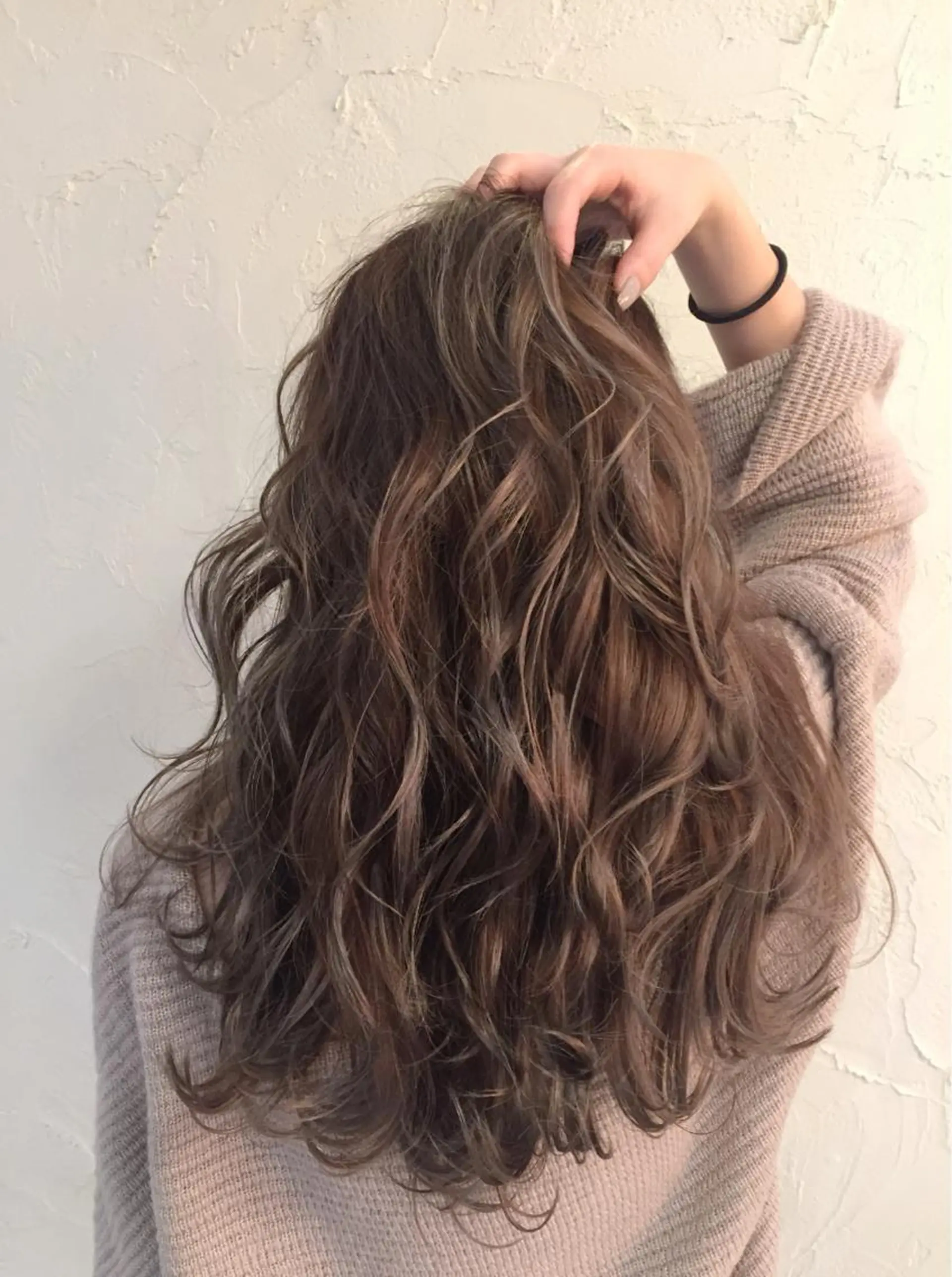 ロング カラー 韓国レイヤー外国人風 透明感カラー髪質改善のヘアスタイル