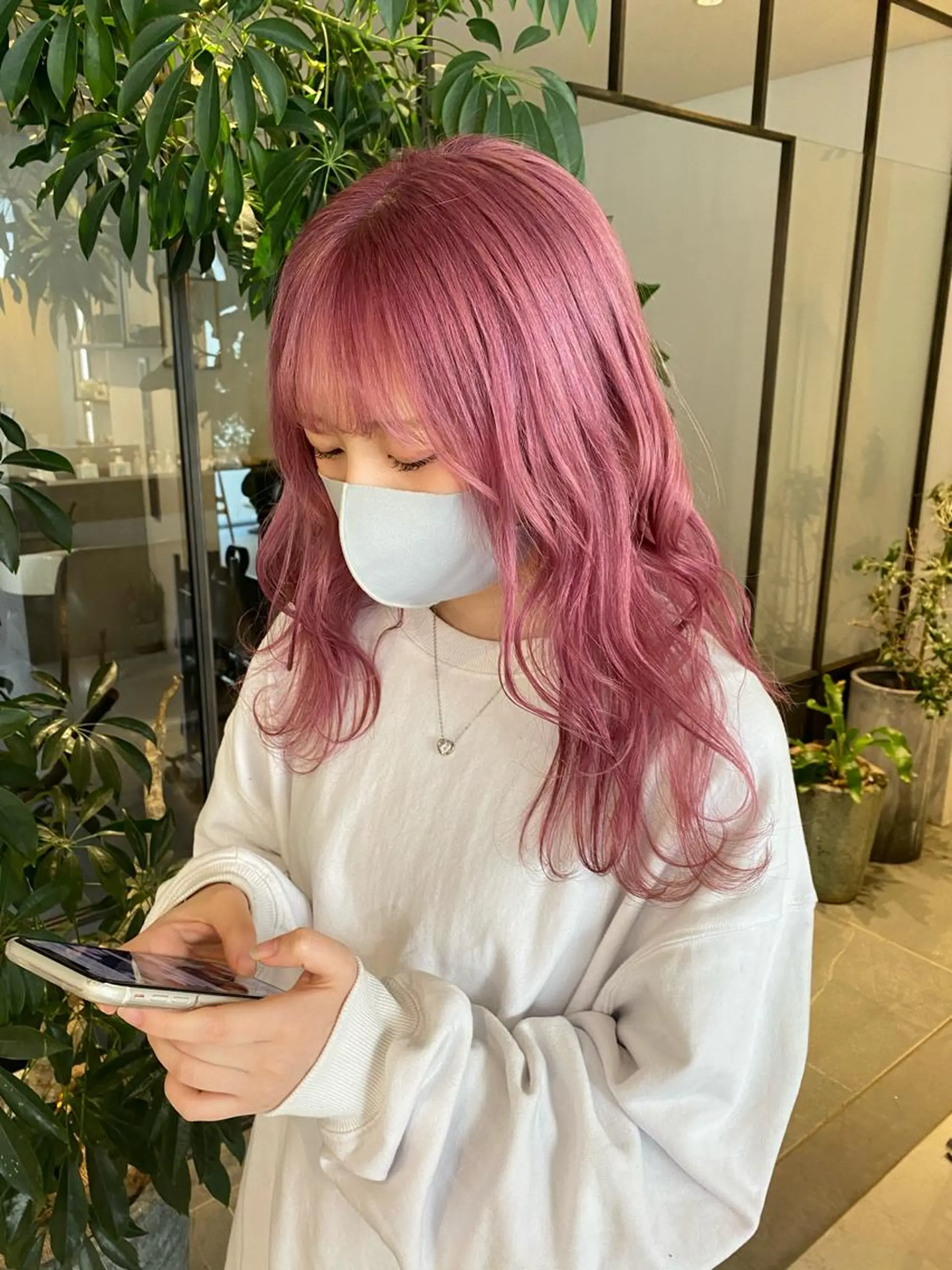 セミロング カラー Hair & make Lamp所属・梅田のブリーチ特化 美容師KAI🥰のヘアスタイル