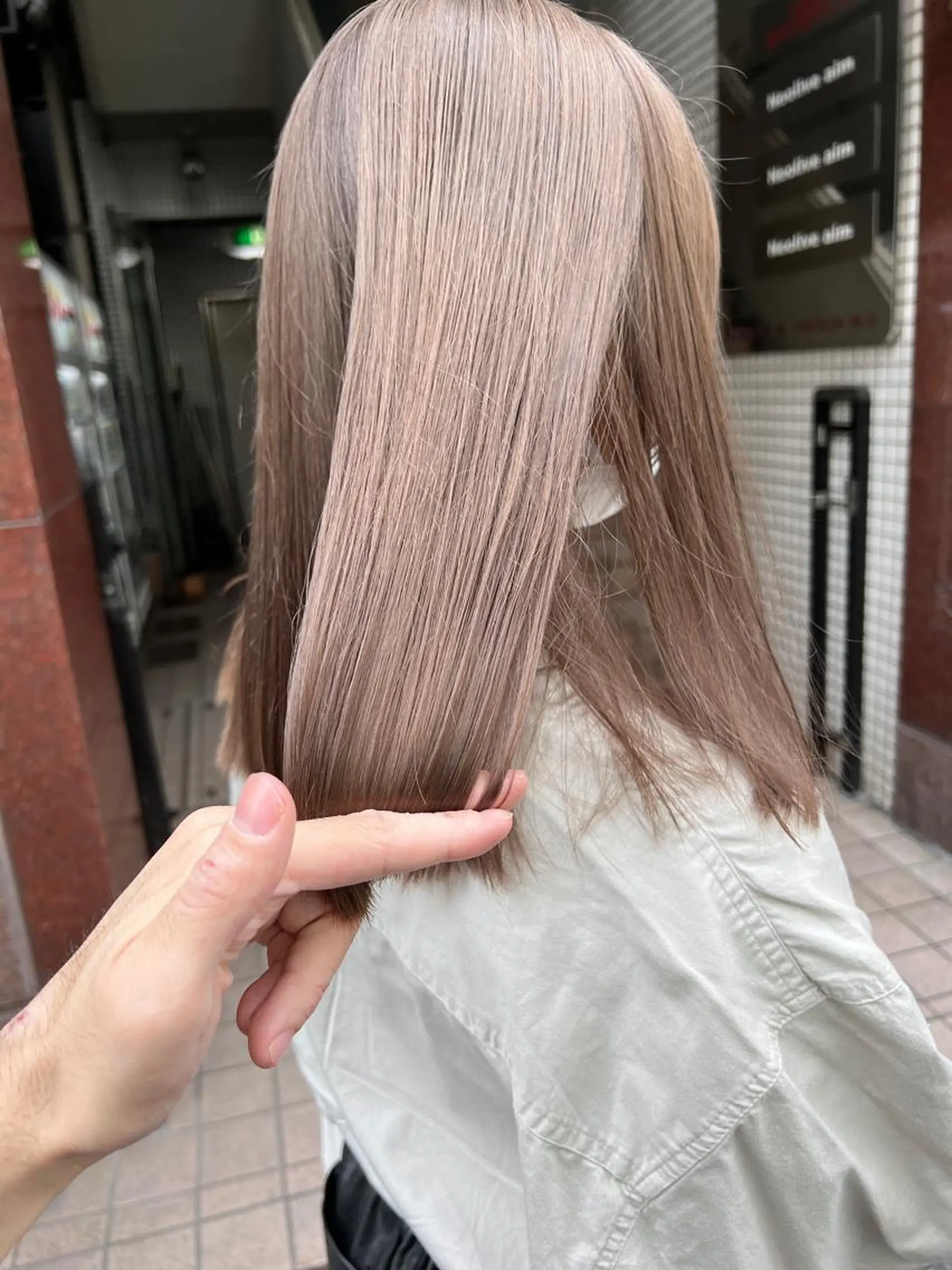 ロング カラー ヘアアレンジ ベージュカラー ブリーチ ミルクティーベージュ 🌿ショート🌿 パーマ🌿淳平のヘアスタイル