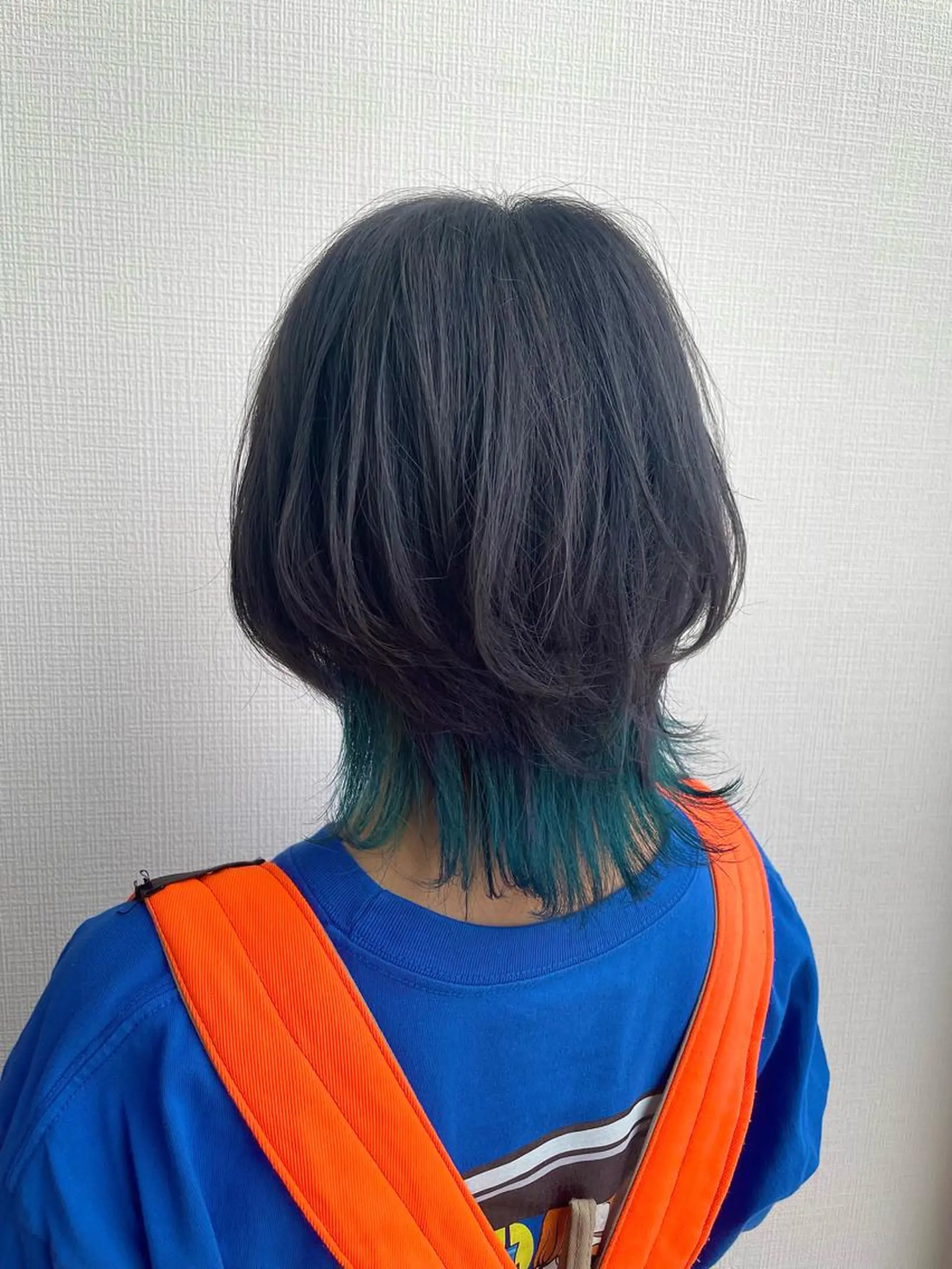 ミディアム カラー ヘアアレンジ ブルーカラー シルバー ウルフカット ヘアカラー トリートメント RAIA💎ケア ブリーチ&パーマ💎のヘアスタイル