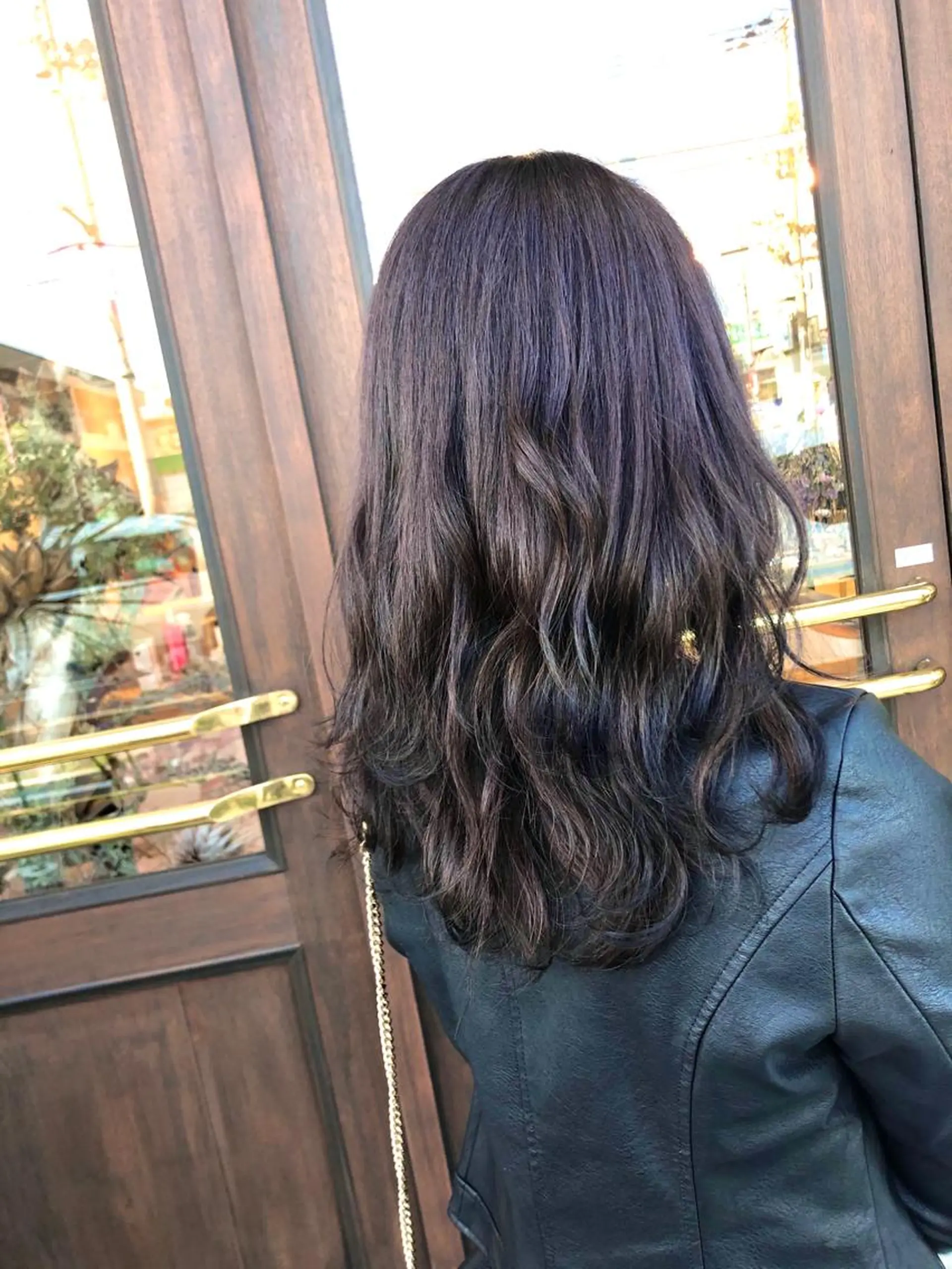 カラー アッシュ ラベンダーカラー ラベンダーアッシュ ヘアーサロングラッド所属・三村 桜生のヘアスタイル