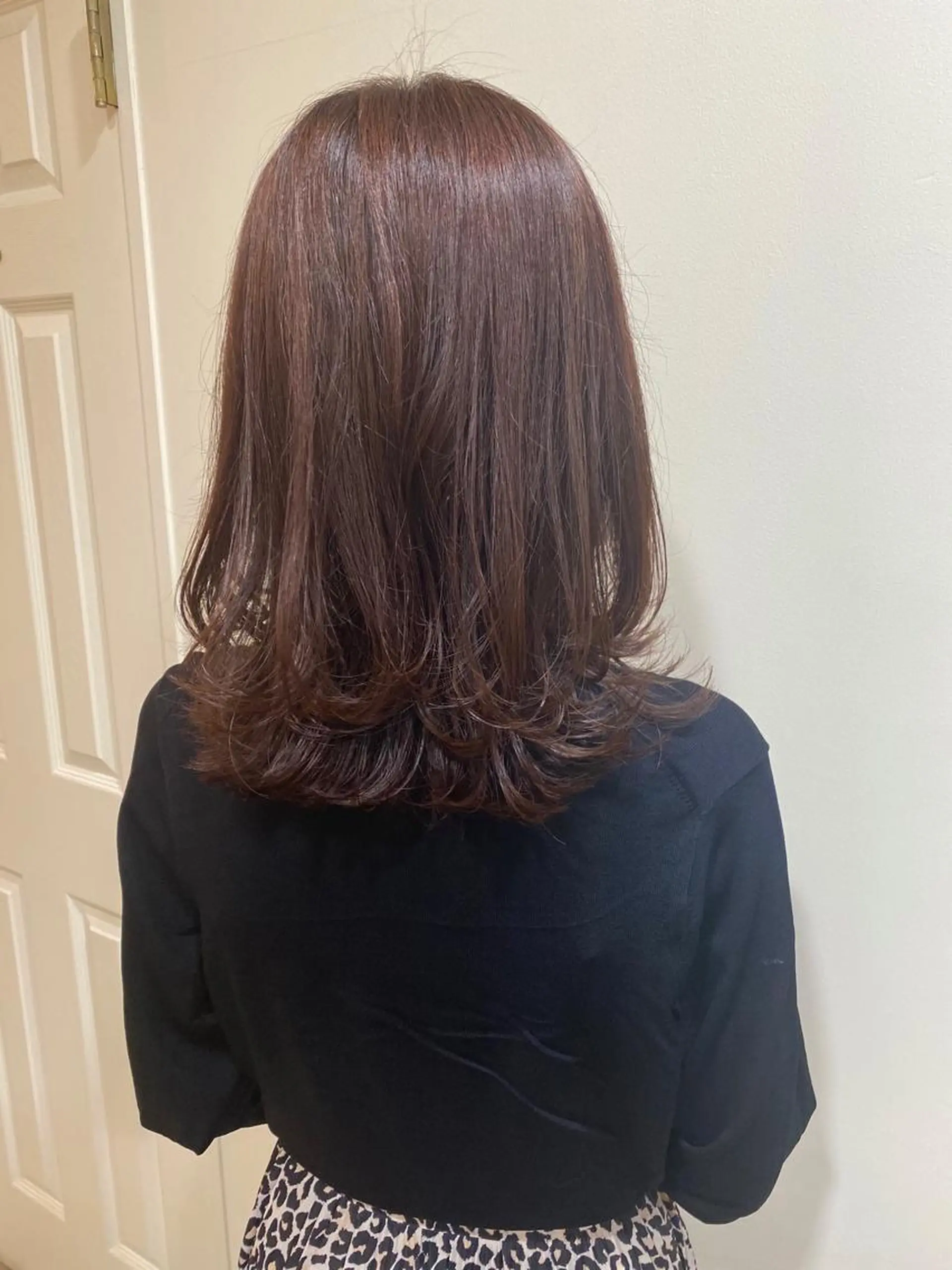 ミディアム カラー カット ヘアカラー トリートメント MIOベージュカラー 柔らかいカラーのヘアスタイル