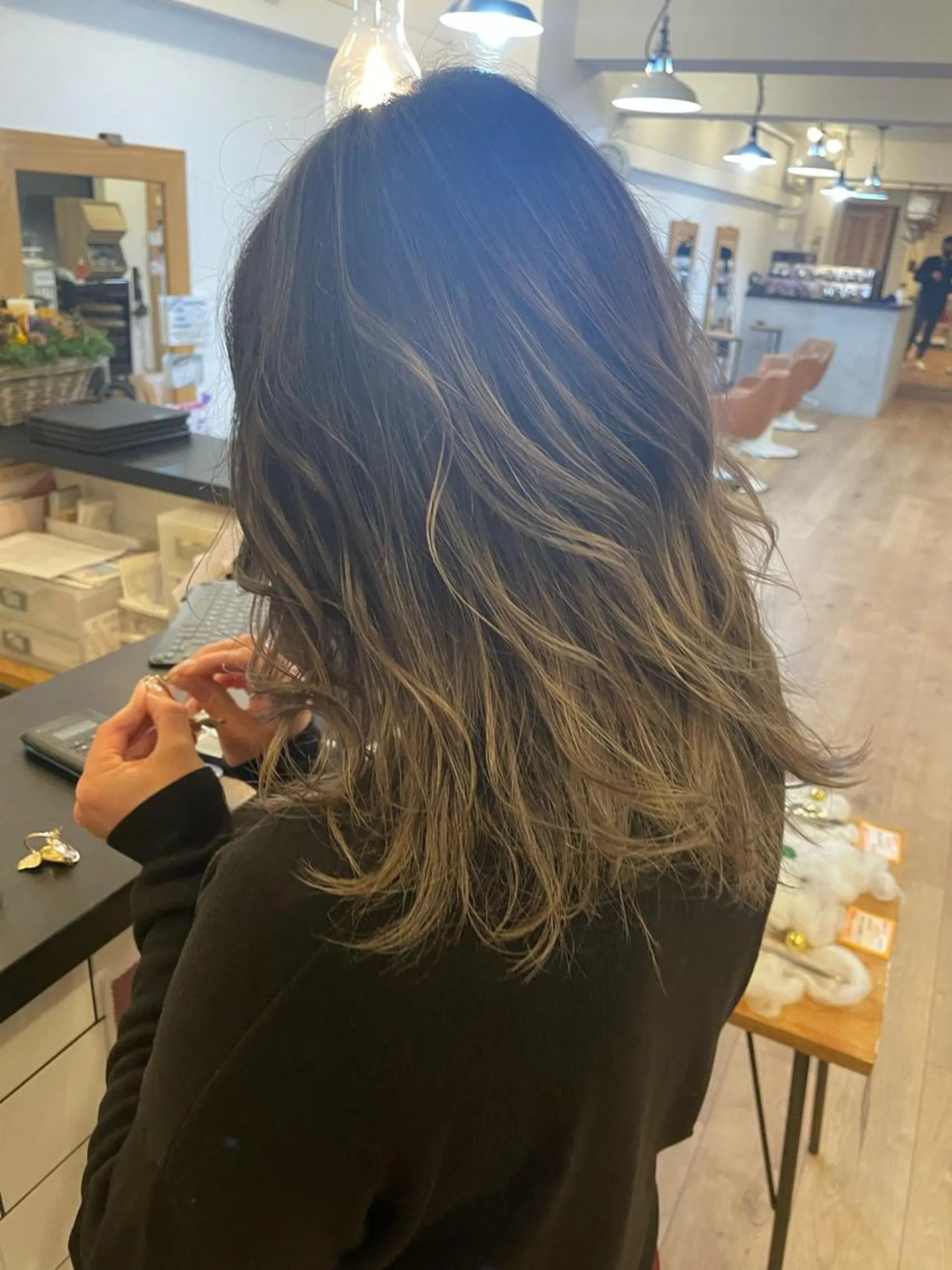 セミロング カラー ヘアアレンジ バレイヤージュ レイヤーカット 🎗秋山勇/ GEAR.代表のヘアスタイル