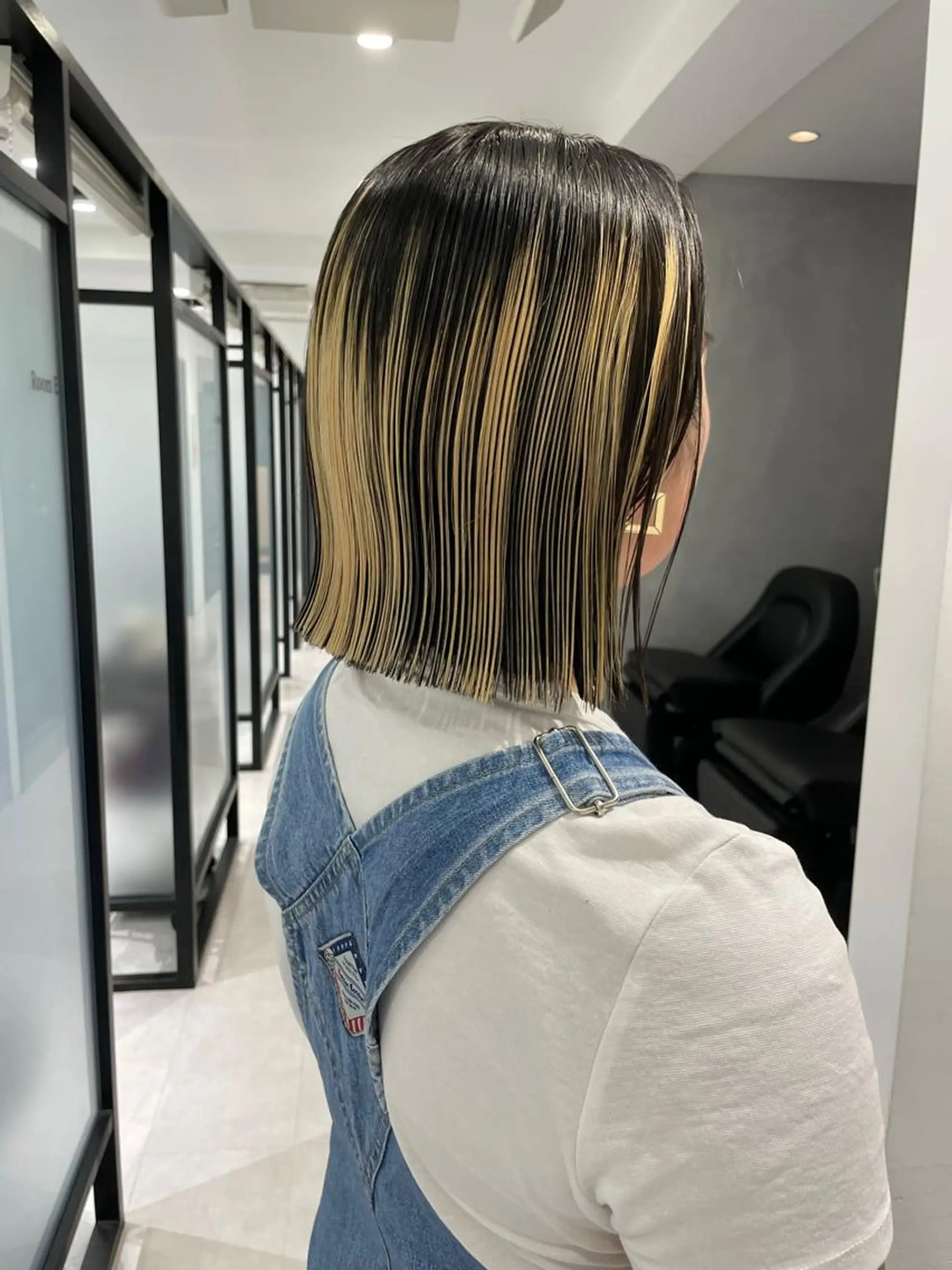 ショート カラー 切りっぱなしボブ ブリーチ ボブ カット ヘアカラー トリートメント ヘアセット メンズ特化 パーマ/オザワのヘアスタイル