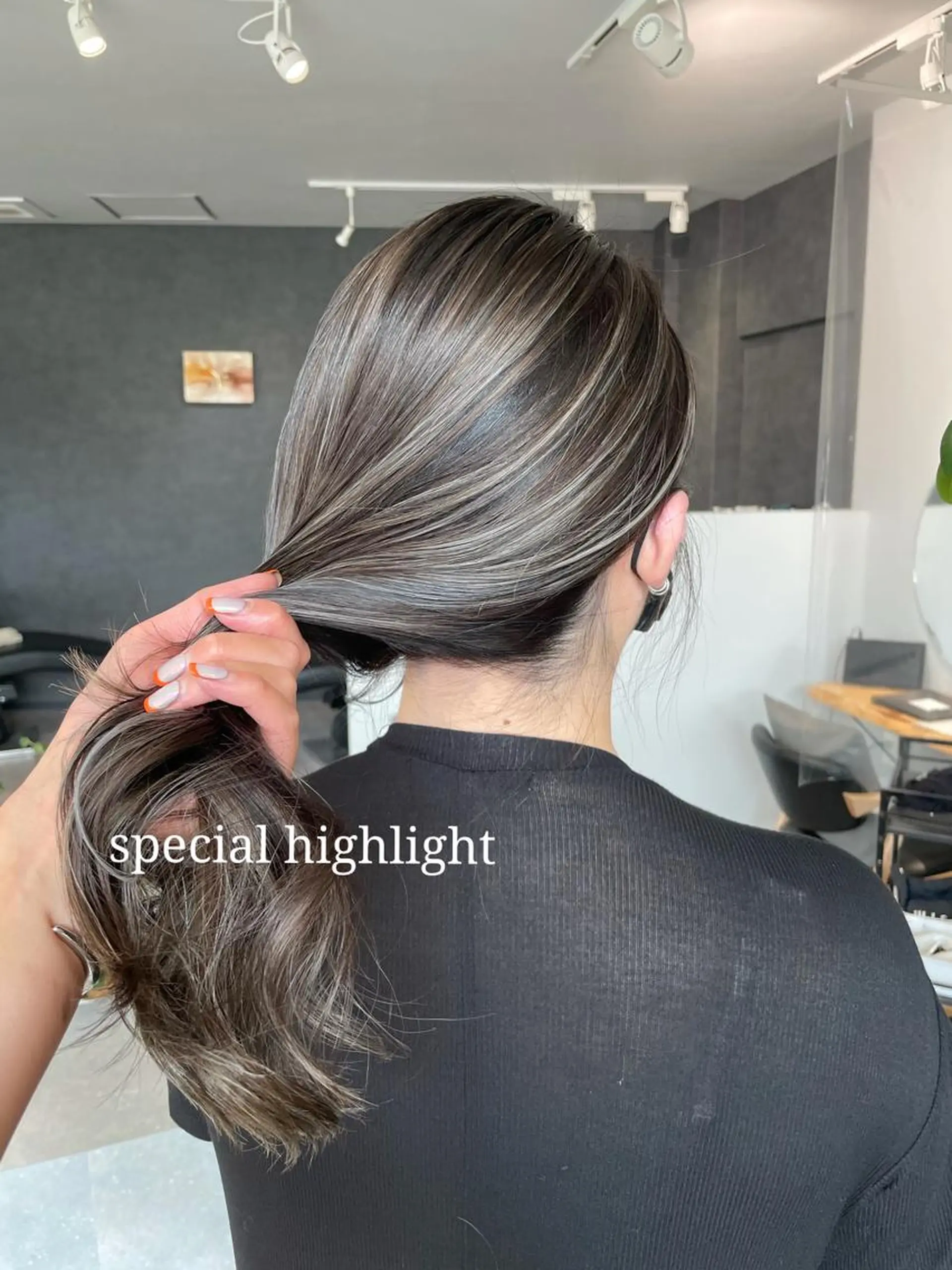 ロング 岸川 恭子のヘアスタイル