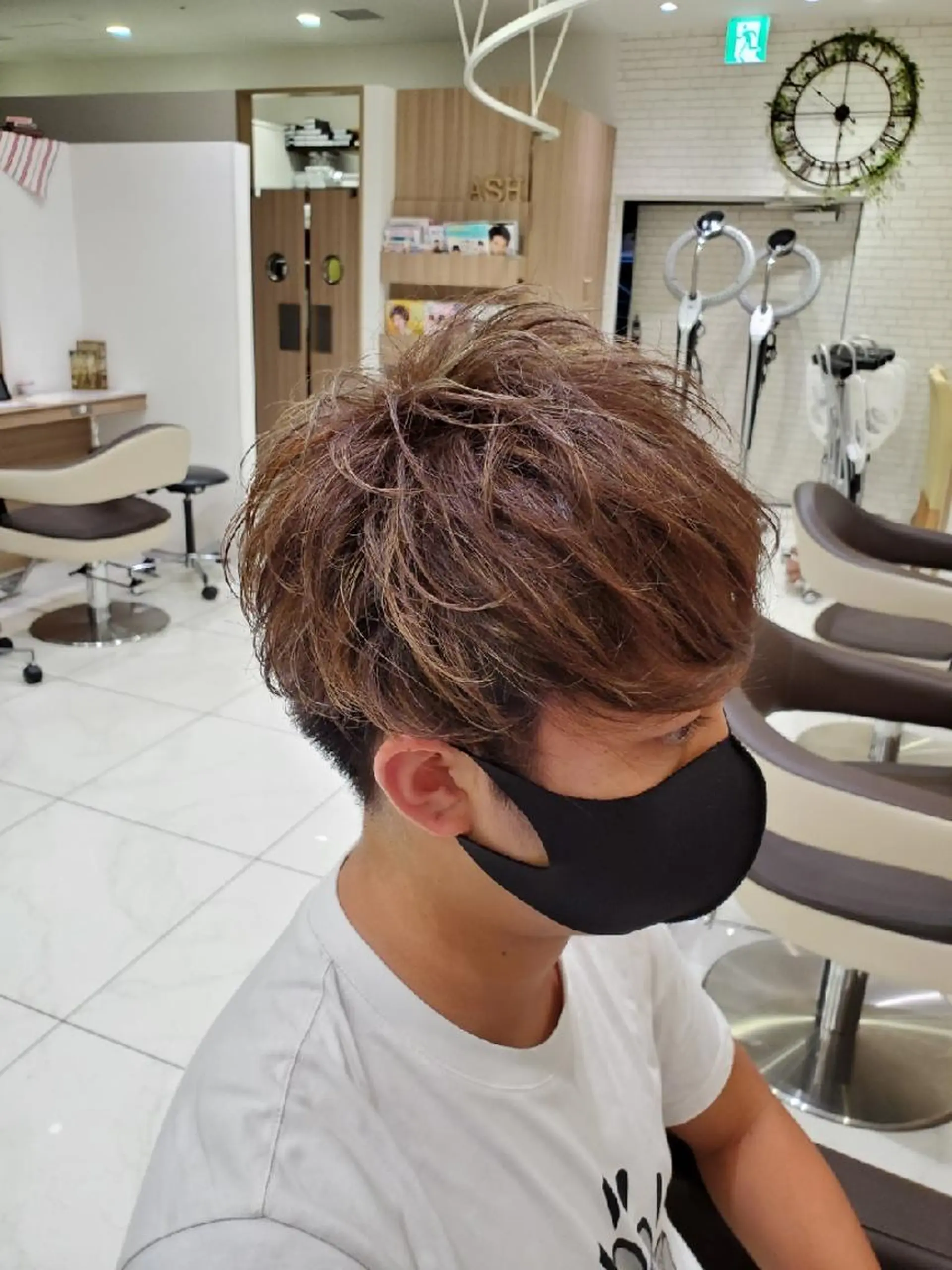 ショート カラー アッシュ ベージュカラー ブリーチ ハイライトカラー イルミナカラー 中村 和貴のヘアスタイル