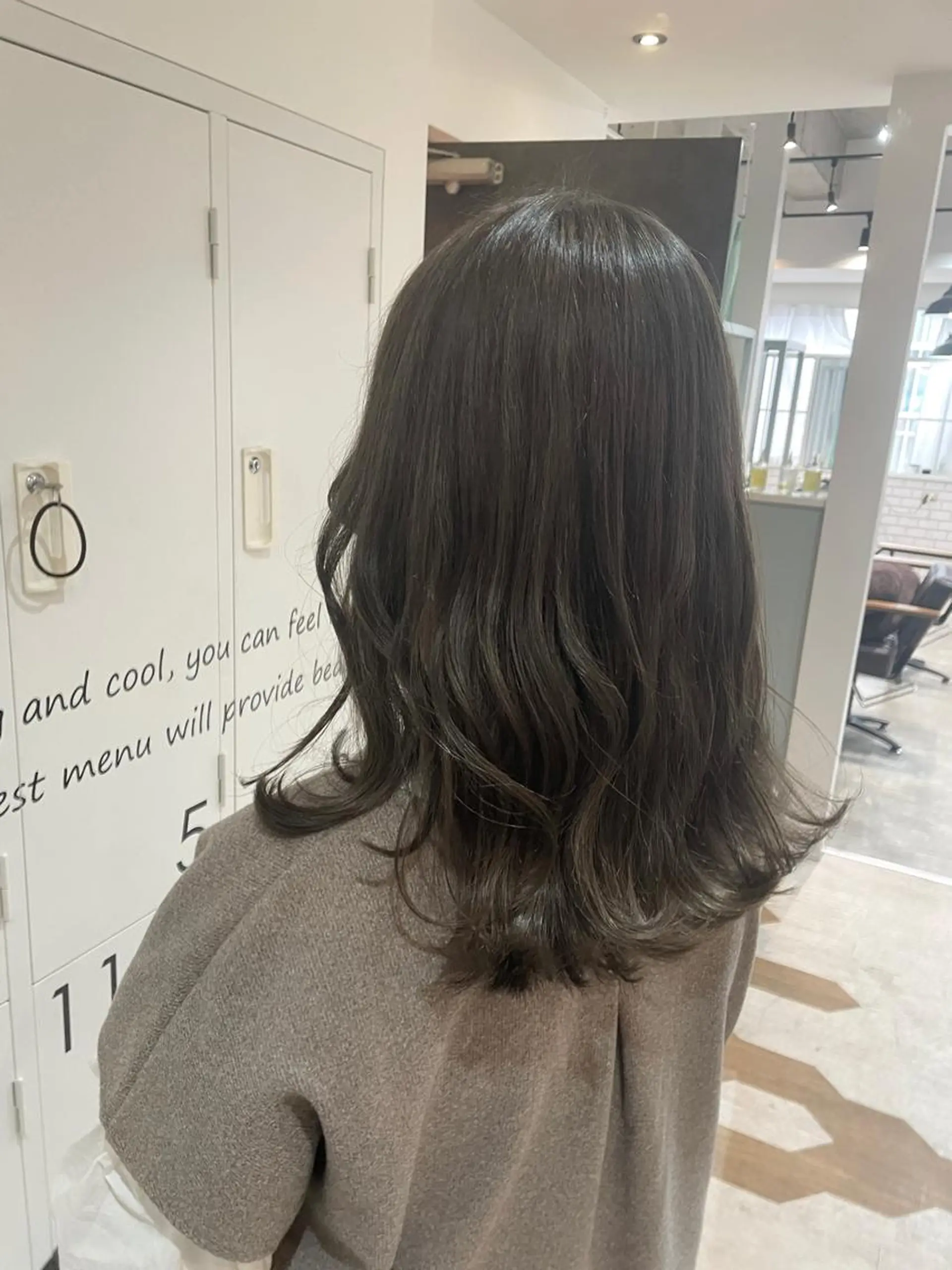 ミディアム カラー ヤマナカ エリカのヘアスタイル