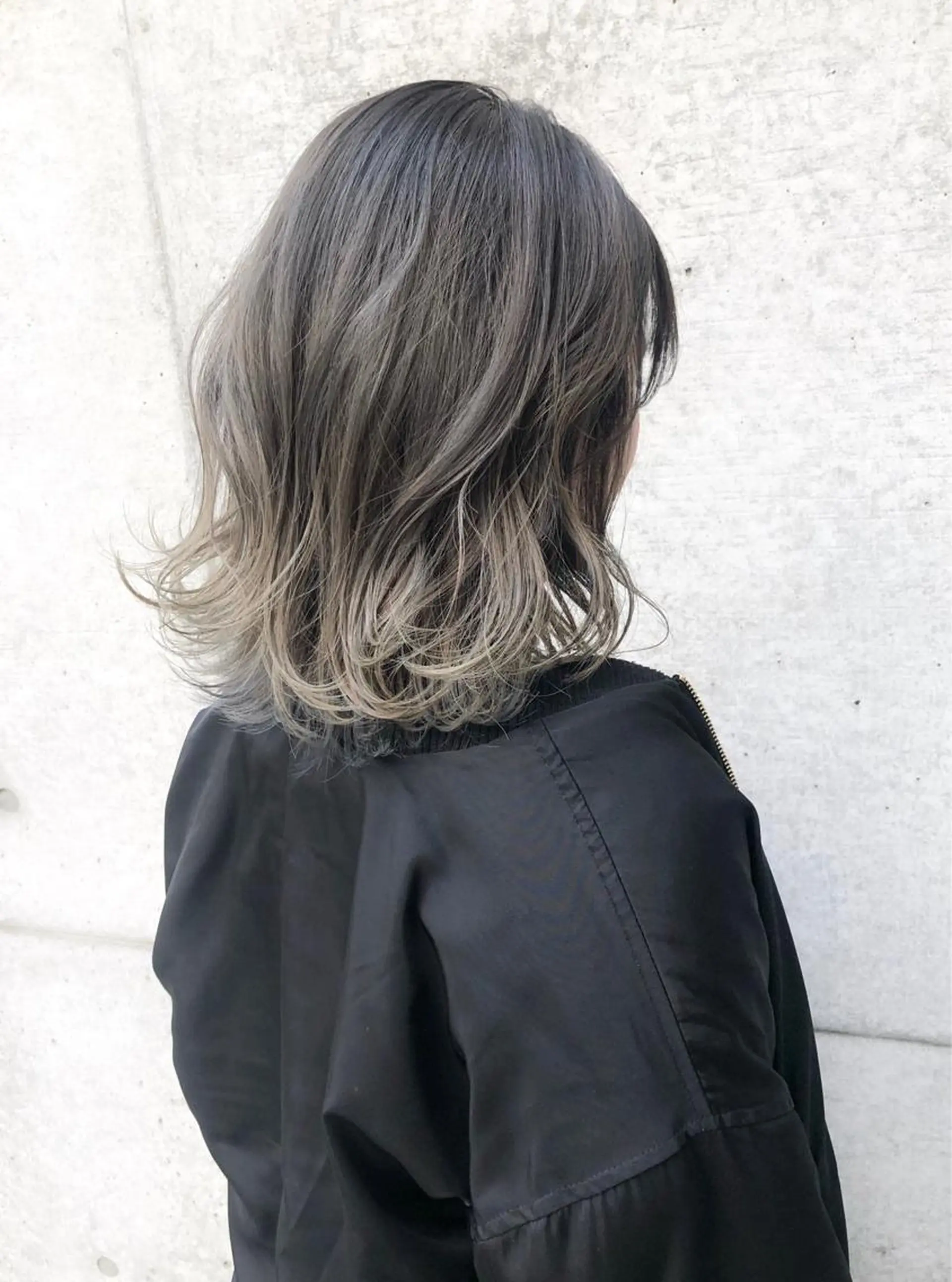 セミロング カラー バレイヤージュ ブリーチ レイヤーカット clomus所属・YUKA艶髪 🌸寛ぎ部屋のヘアスタイル