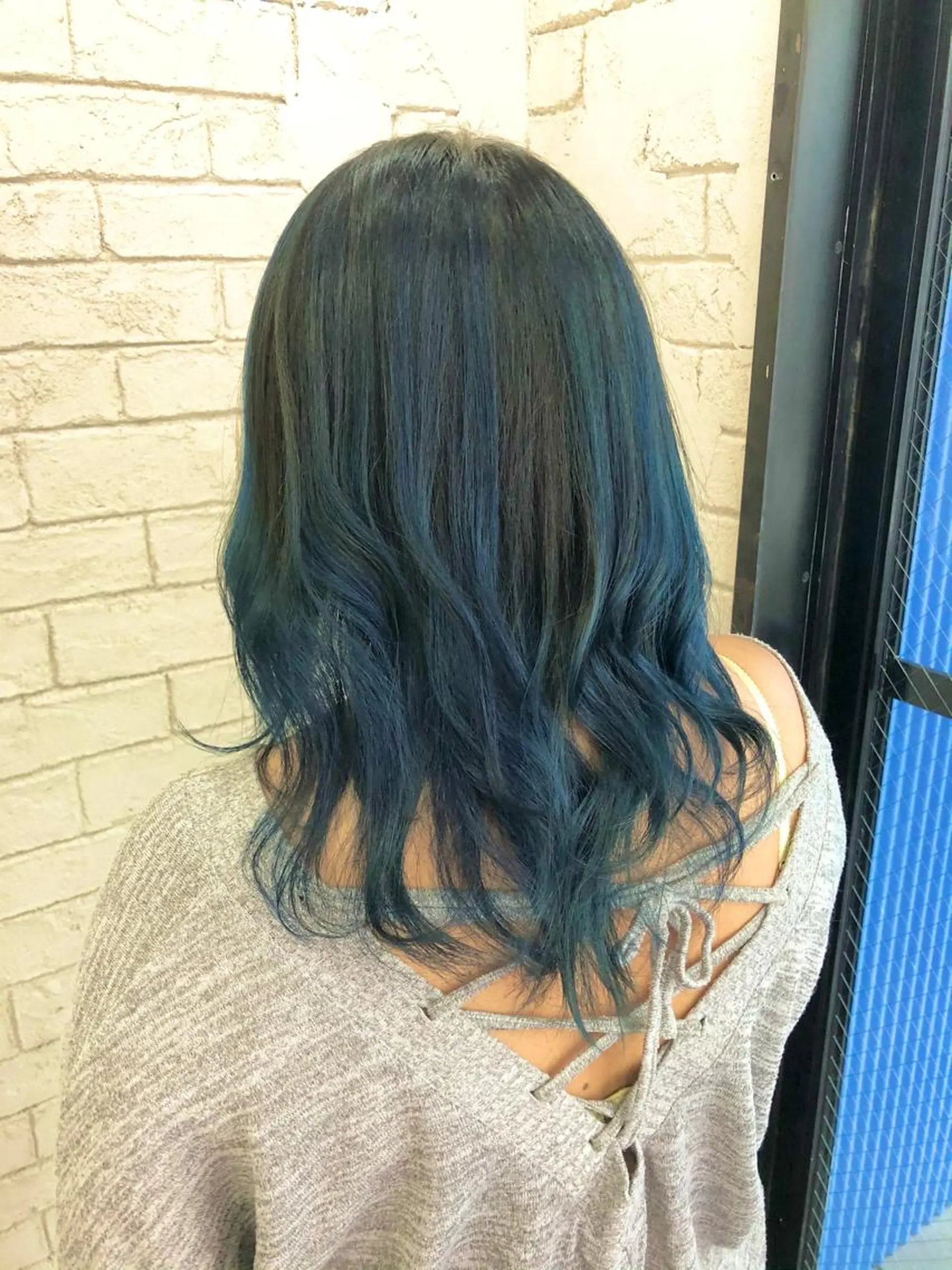 セミロング カラー ブルーカラー ハイライトカラー ハイライト ヘアカラー トリートメント 🔥ブリーチカラー 槙川のヘアスタイル