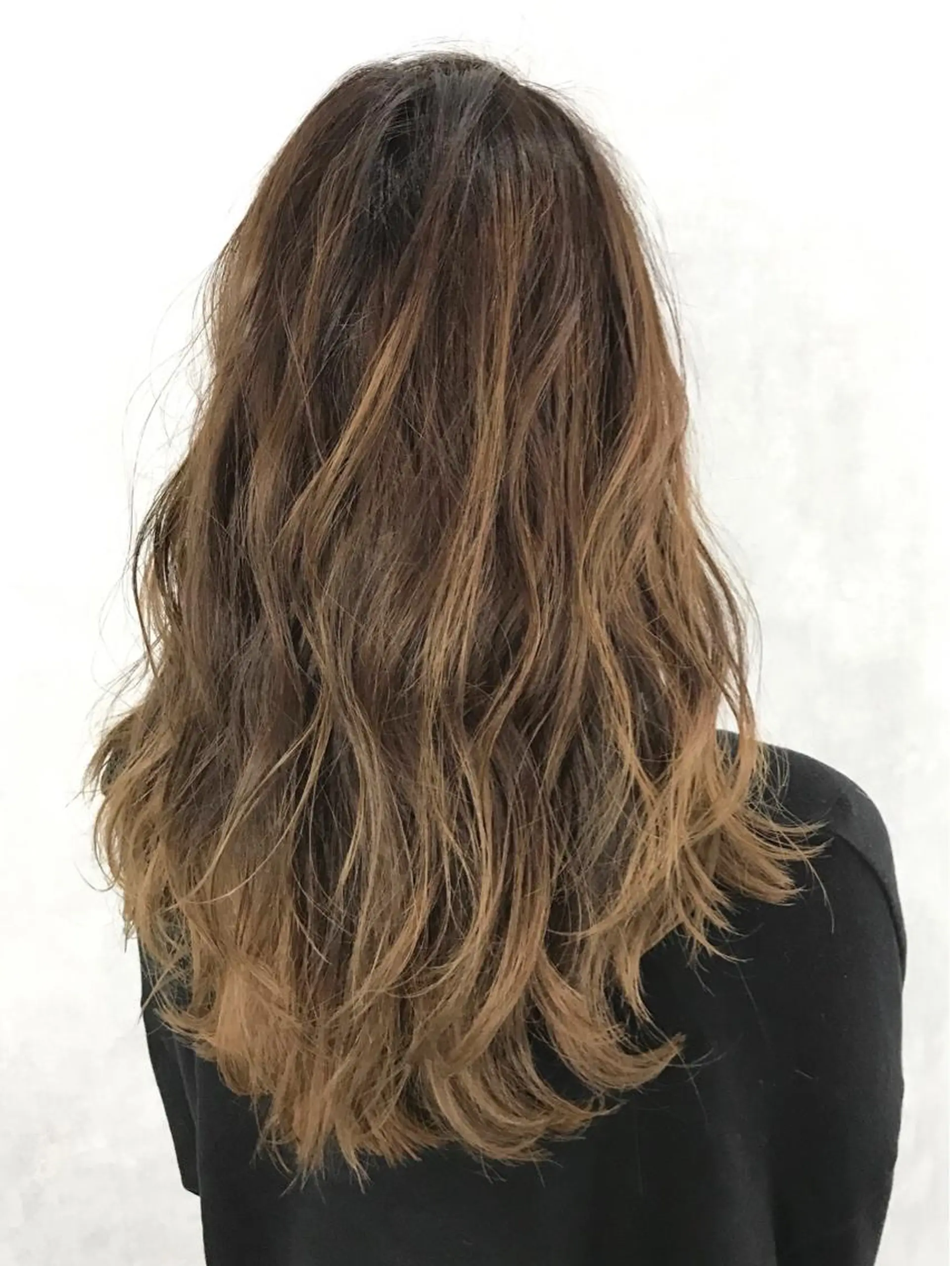 セミロング カラー ハイライトカラー ハイライト TOMOYAレイヤー ブリーチ縮毛矯正のヘアスタイル