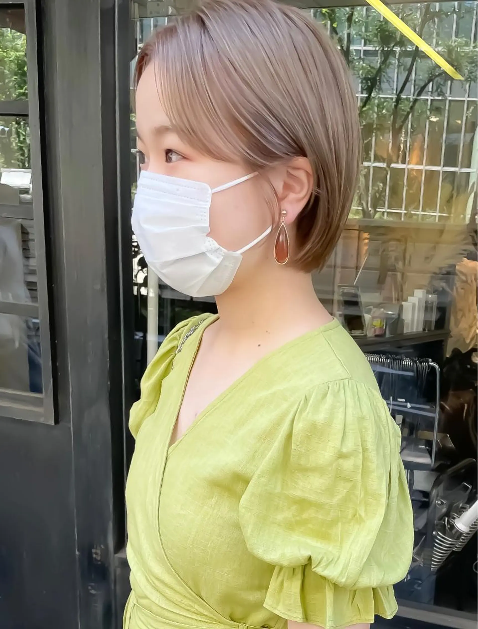 ショート カラー ベージュカラー ブリーチ ハイトーンカラー ショートヘア カット ヘアカラー トリートメント kvell by urban.所属・ショート・ボブ ・ウルフ✂︎IMAIのヘアスタイル