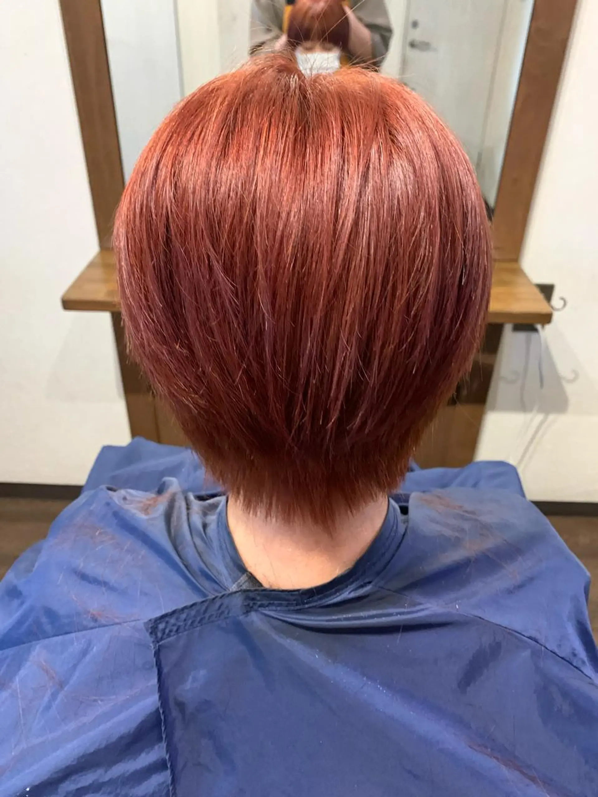 ショート カラー カシス レッドカラー LUCIA所属・透明感カラー/ブリー チ無し/瀧田恭平のヘアスタイル