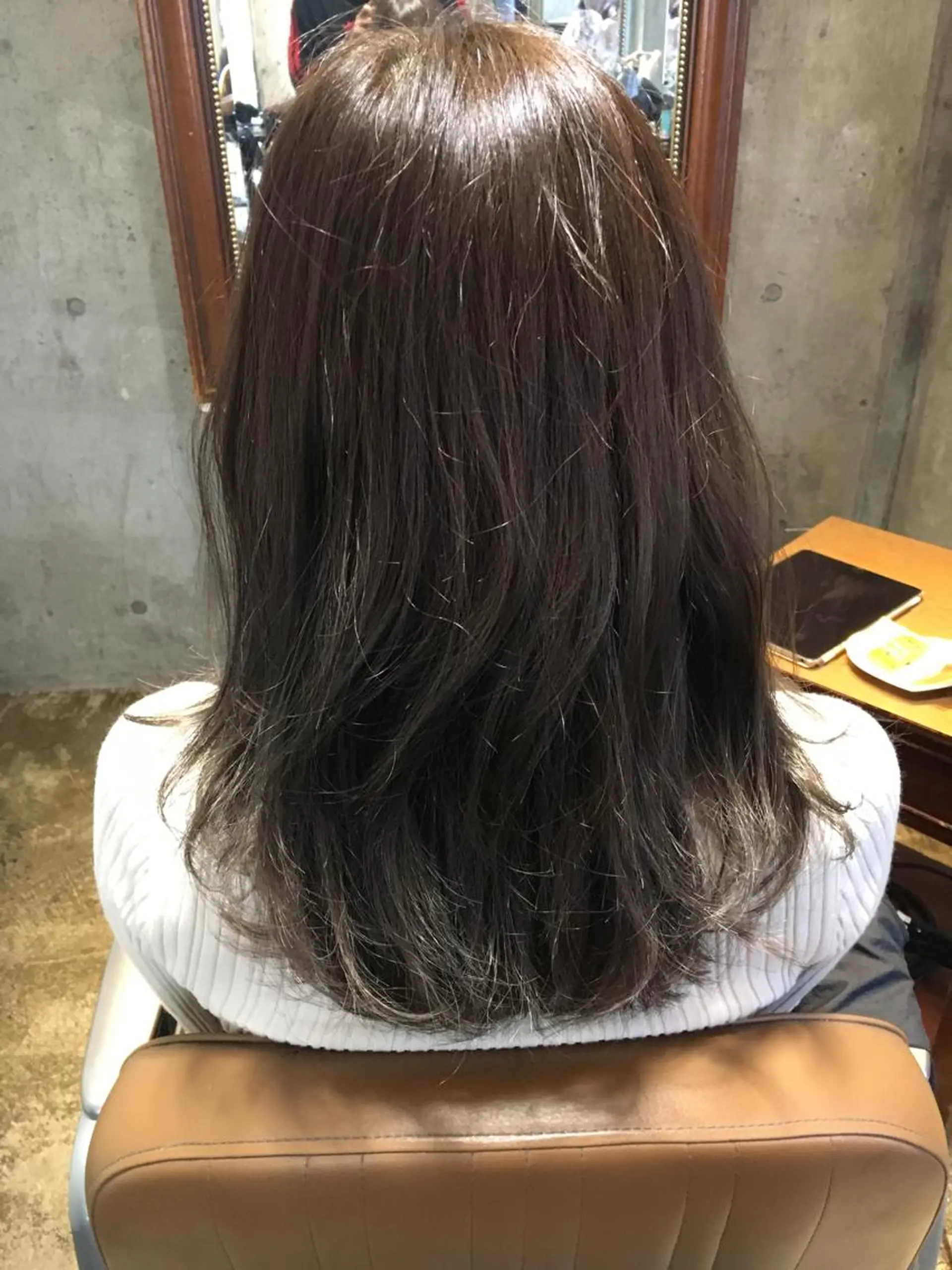 セミロング カラー グラデーションカラー グレージュ 北條 優輝のヘアスタイル