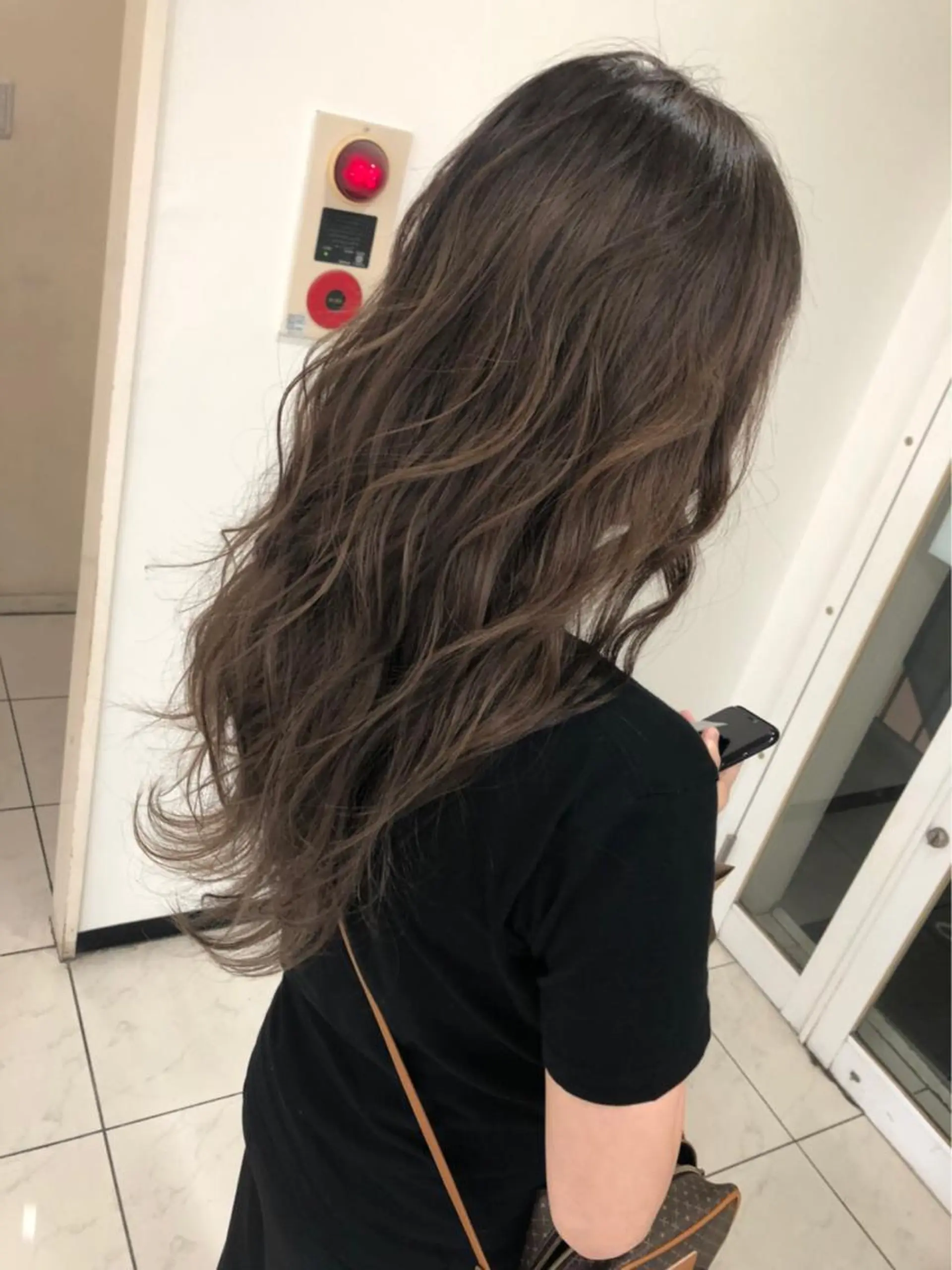 ロング カラー 有人/バレイヤージュ /シャドールーツのヘアスタイル