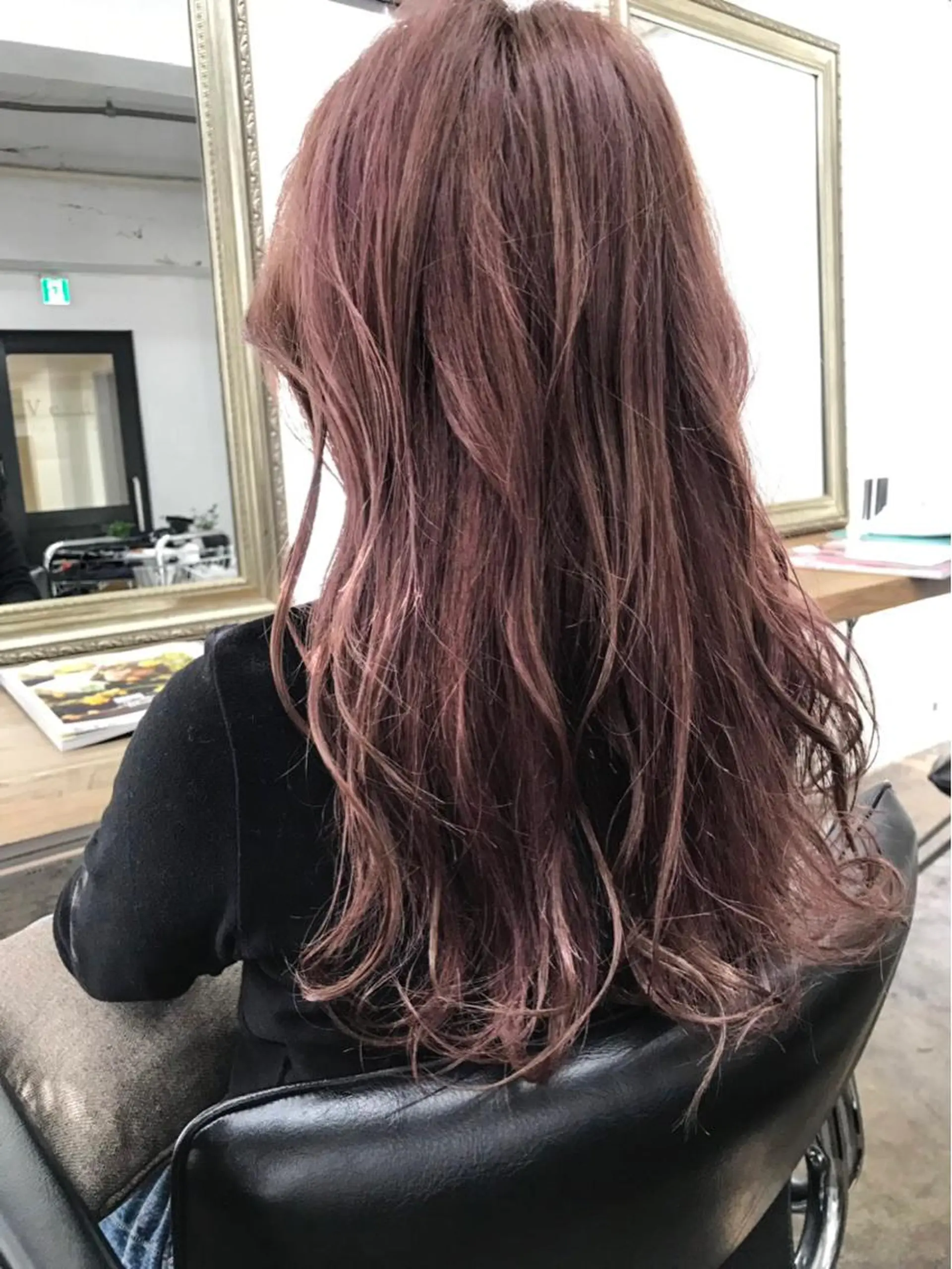 ロング カラー ブリーチ ケアブリーチ ダブルカラー ハイライトカラー イルミナカラー 🔆学生に人気🔆 AEQUITASのヘアスタイル