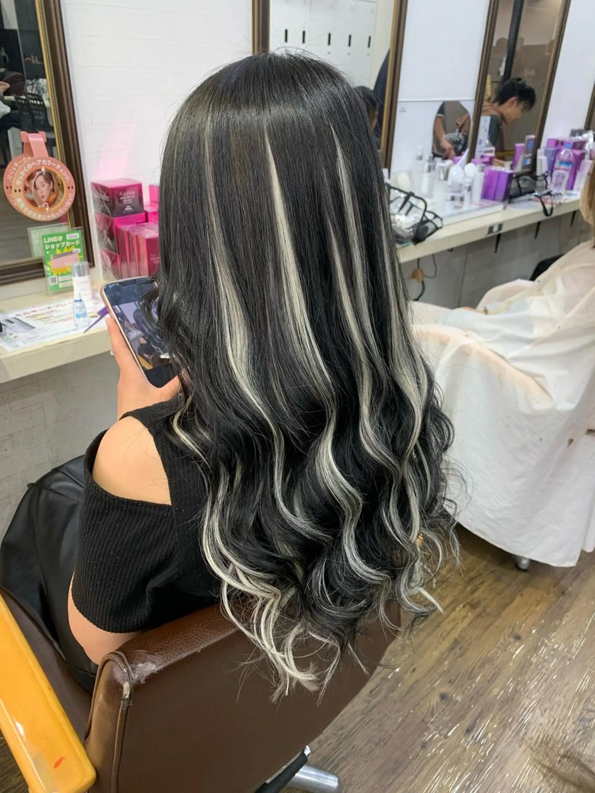 ロング カラー 黒髪 ハイライトカラー シルバー エクステ ハイライト カット ヘアカラー エクステ 🌸U-topia 🌸伊藤穂乃花🌸のヘアスタイル