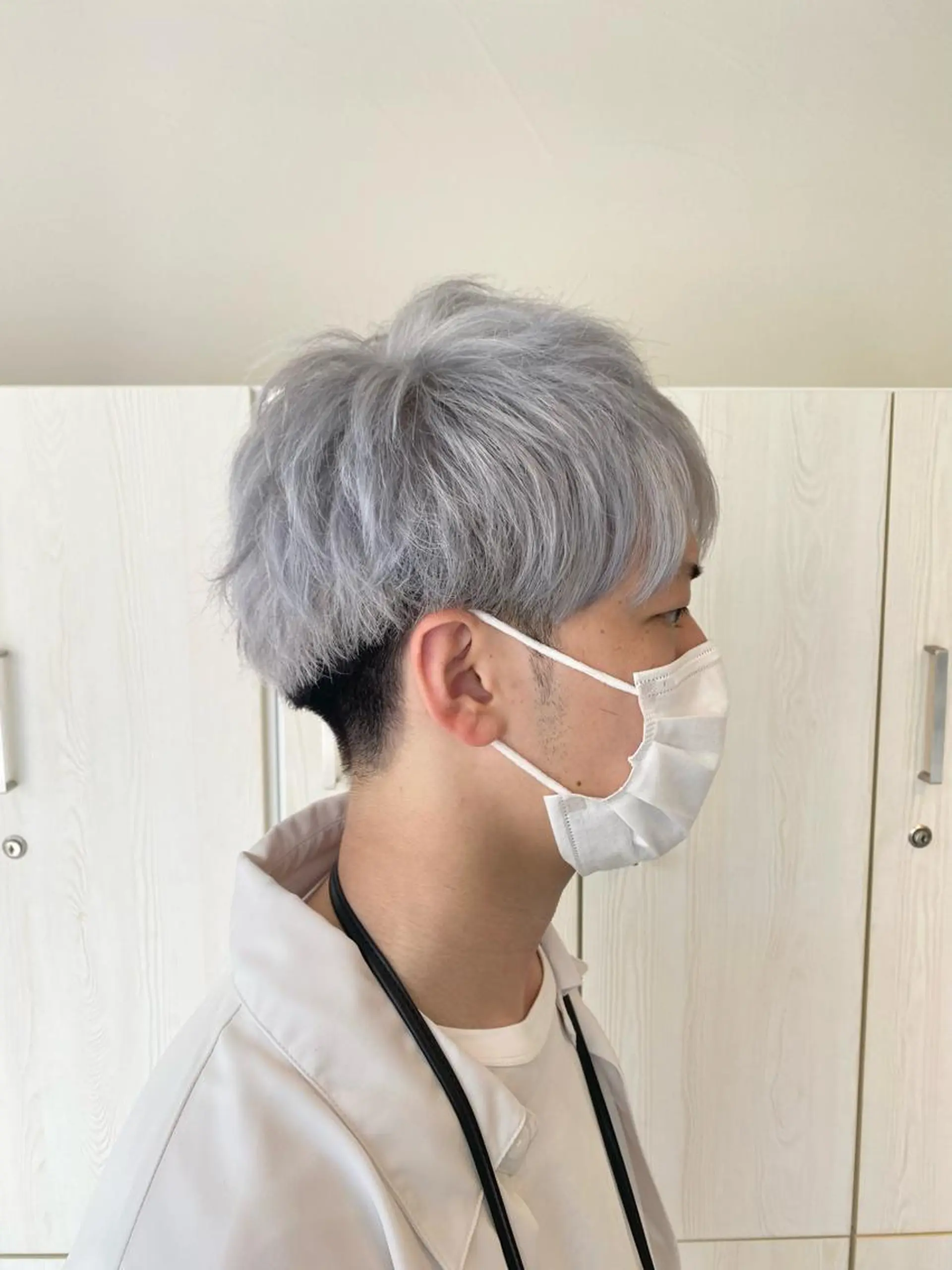 カラー メンズ メンズブリーチ ブリーチ シルバー ホワイトシルバー ❄️中川 慎之介❄️のヘアスタイル