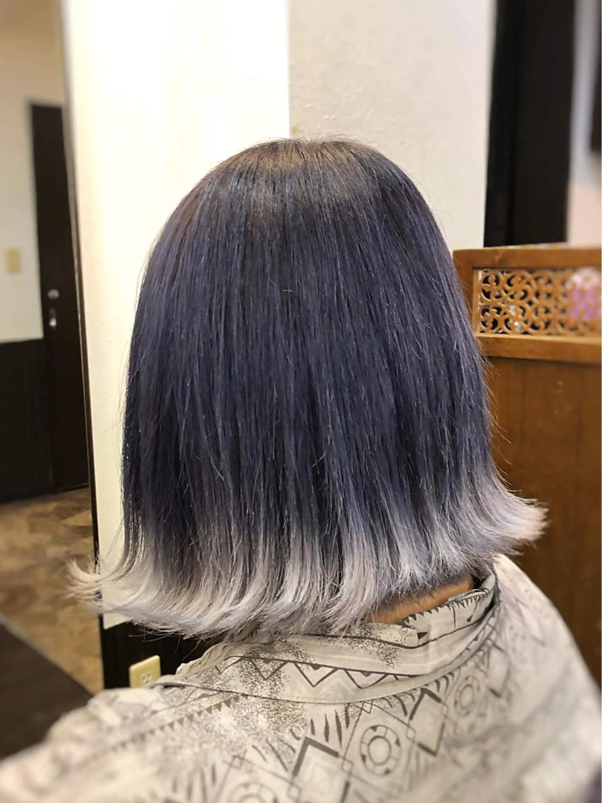 ミディアム カラー ブリーチ バイオレットカラー ヘアカラー ヘアセット 韓国ヘア🤍髪質改善 🇰🇷AKANEのヘアスタイル