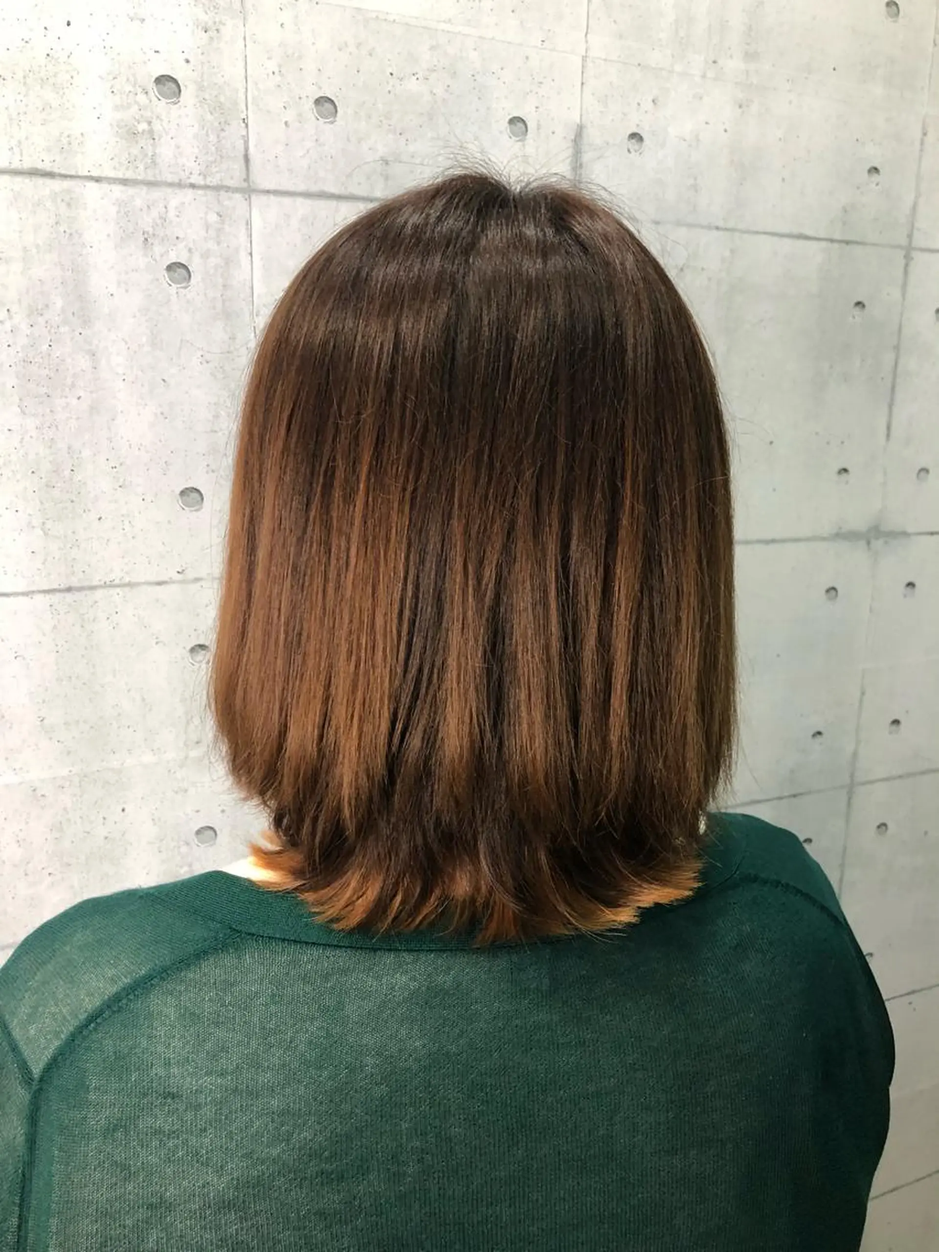 ミディアム カラー ブリーチ グレージュ 金沢 広美のヘアスタイル