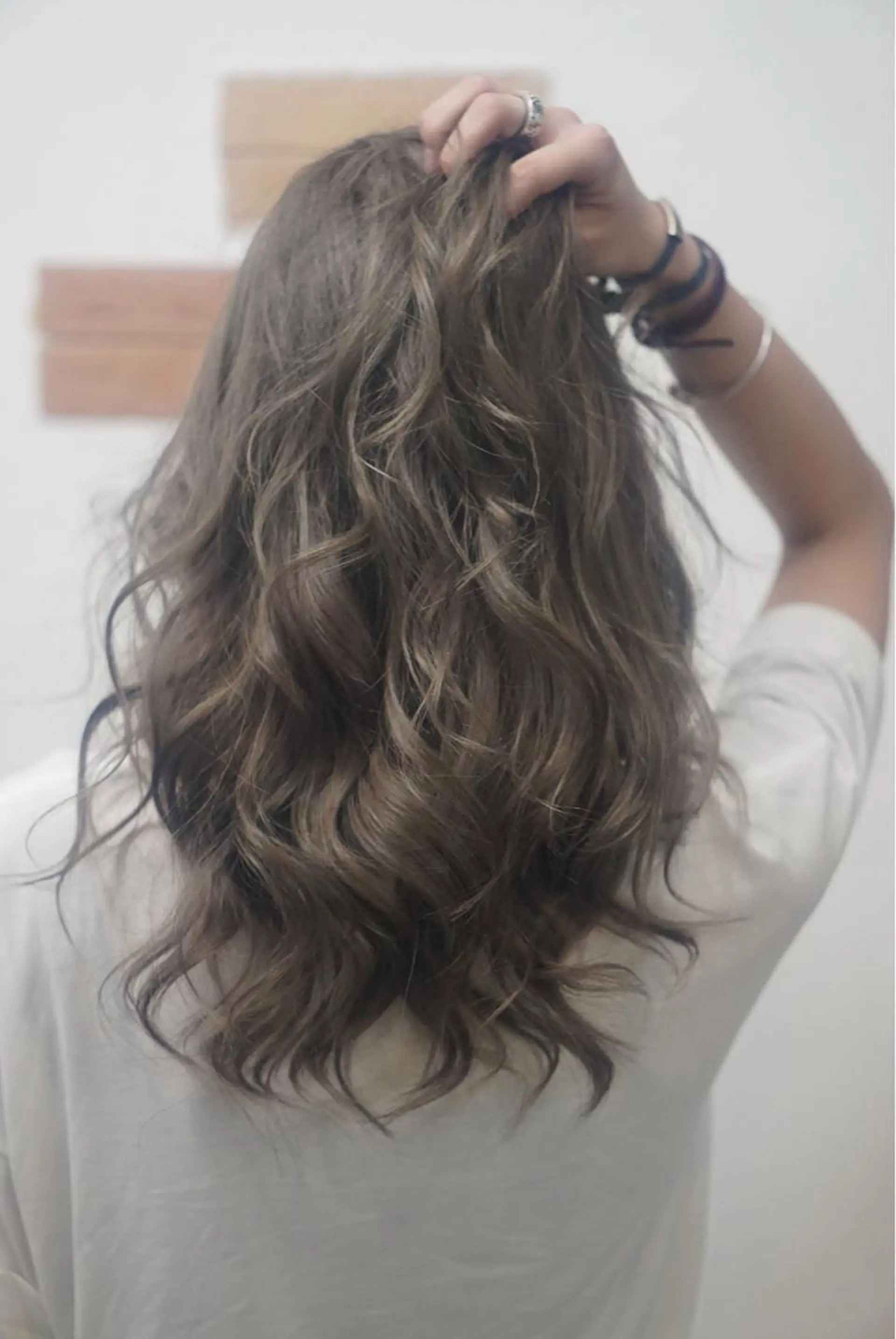 ミディアム セミロング ロング カラー アッシュ シルバー シルバーアッシュ 枝毛カット＆髪質改善 満足NO.1岡しゃんのヘアスタイル