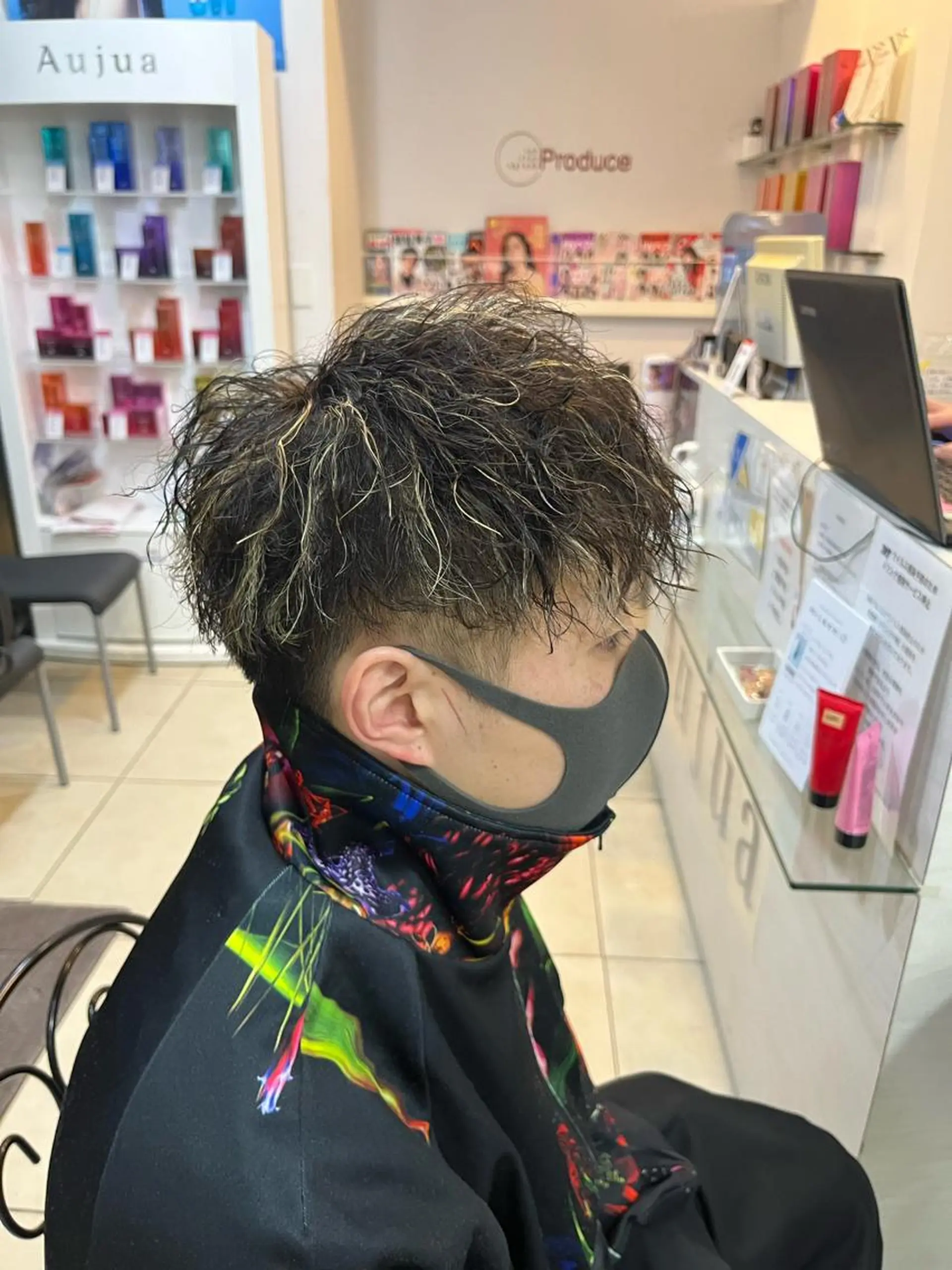 ショート カラー パーマ メンズ メンズハイライト マッシュ ハイライトカラー ハイライト ショートヘア カット ヘアカラー パーマ 韓国風メンズ/毛流れ ヘアなら須田龍世のヘアスタイル