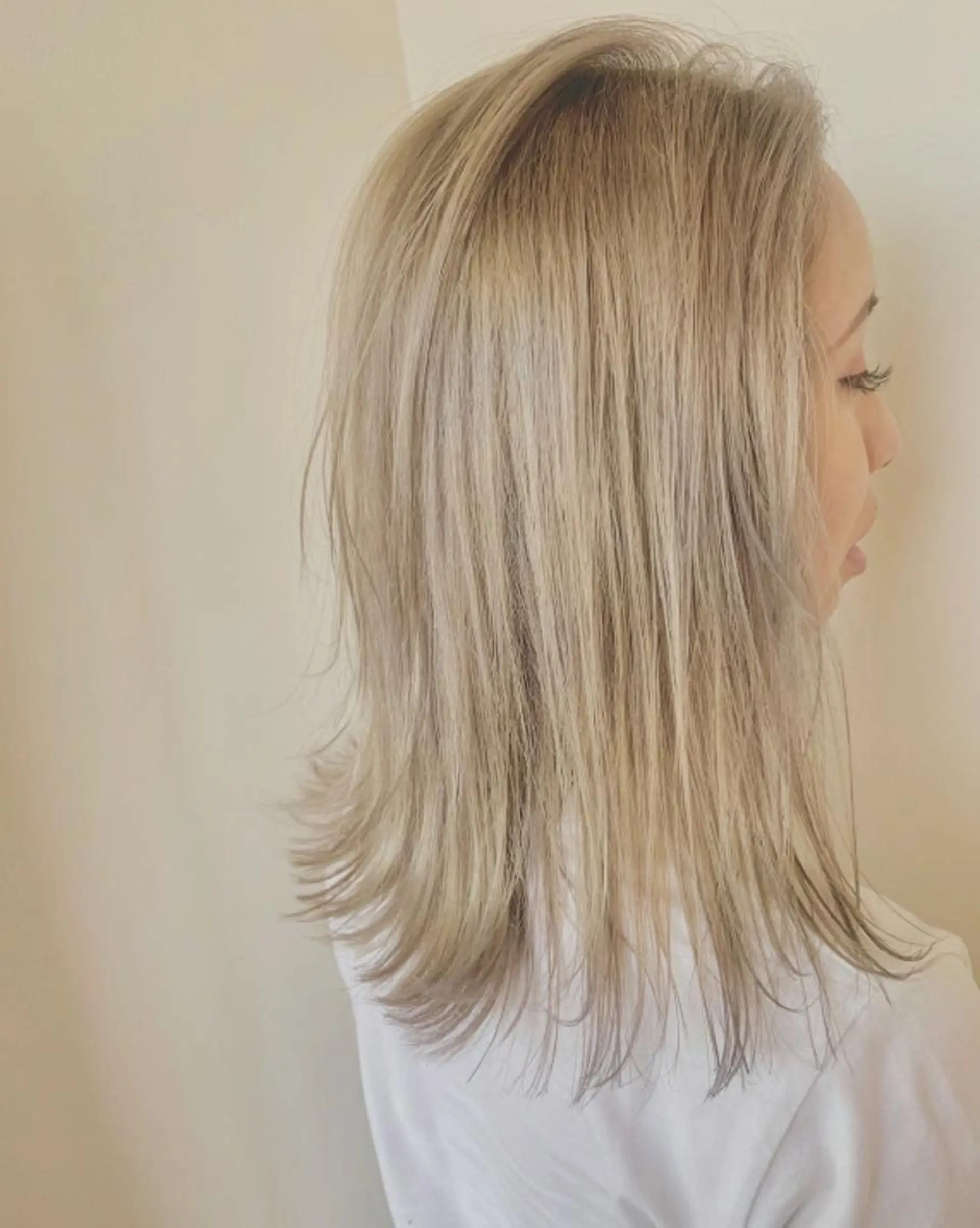 カラー ミディアム アッシュ ブロンド デザインカラー ハイトーンカラー N° aria 三軒茶屋のヘアスタイル